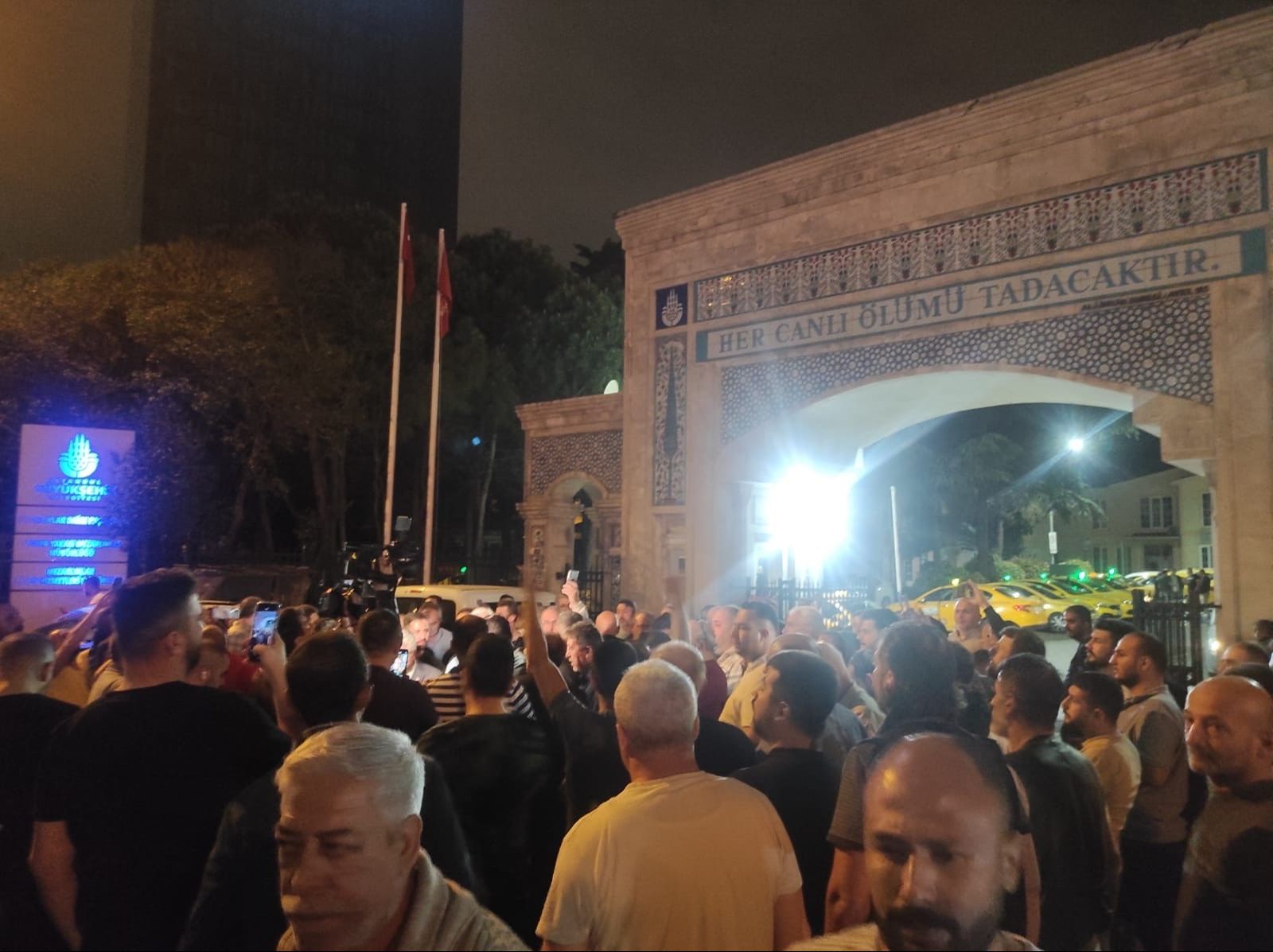 Son cinayetin ardından taksiciler isyan etti: 'Azrailimizi yanımızda taşıyoruz' Son cinayetin ardından taksiciler isyan etti: 'Azrailimizi yanımızda taşıyoruz' - 1. Resim