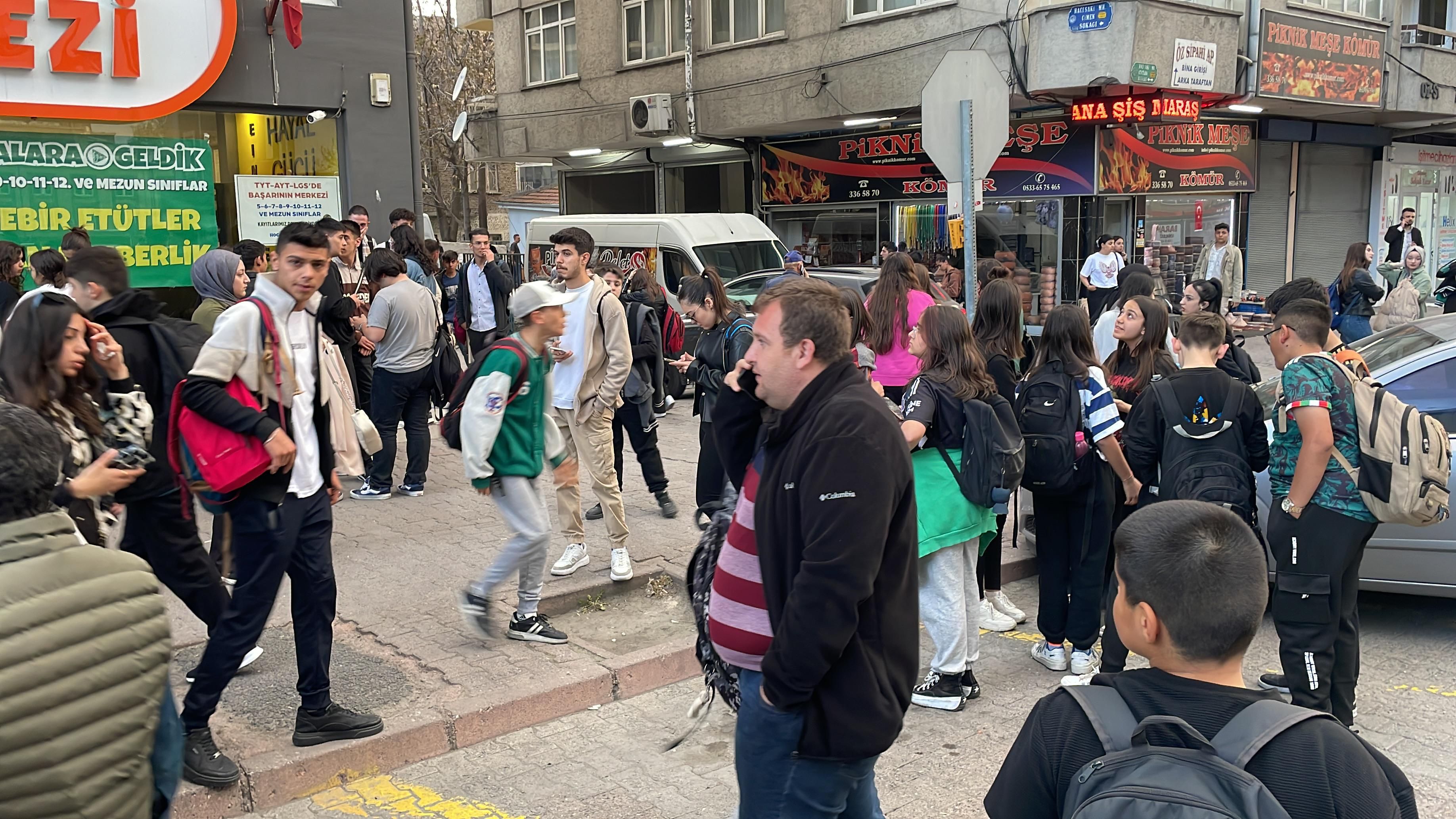 Tokat'ta 5,6 büyüklüğünde deprem! Çorum, Ordu, Kırşehir, Samsun, Kayseri ve Ankara'da hissedildi Tokat'ta 5,6 büklüğünde deprem! Çorum, Ordu, Kırşehir, Samsun, Kayseri ve Ankara'da hissedildi - 1. Resim