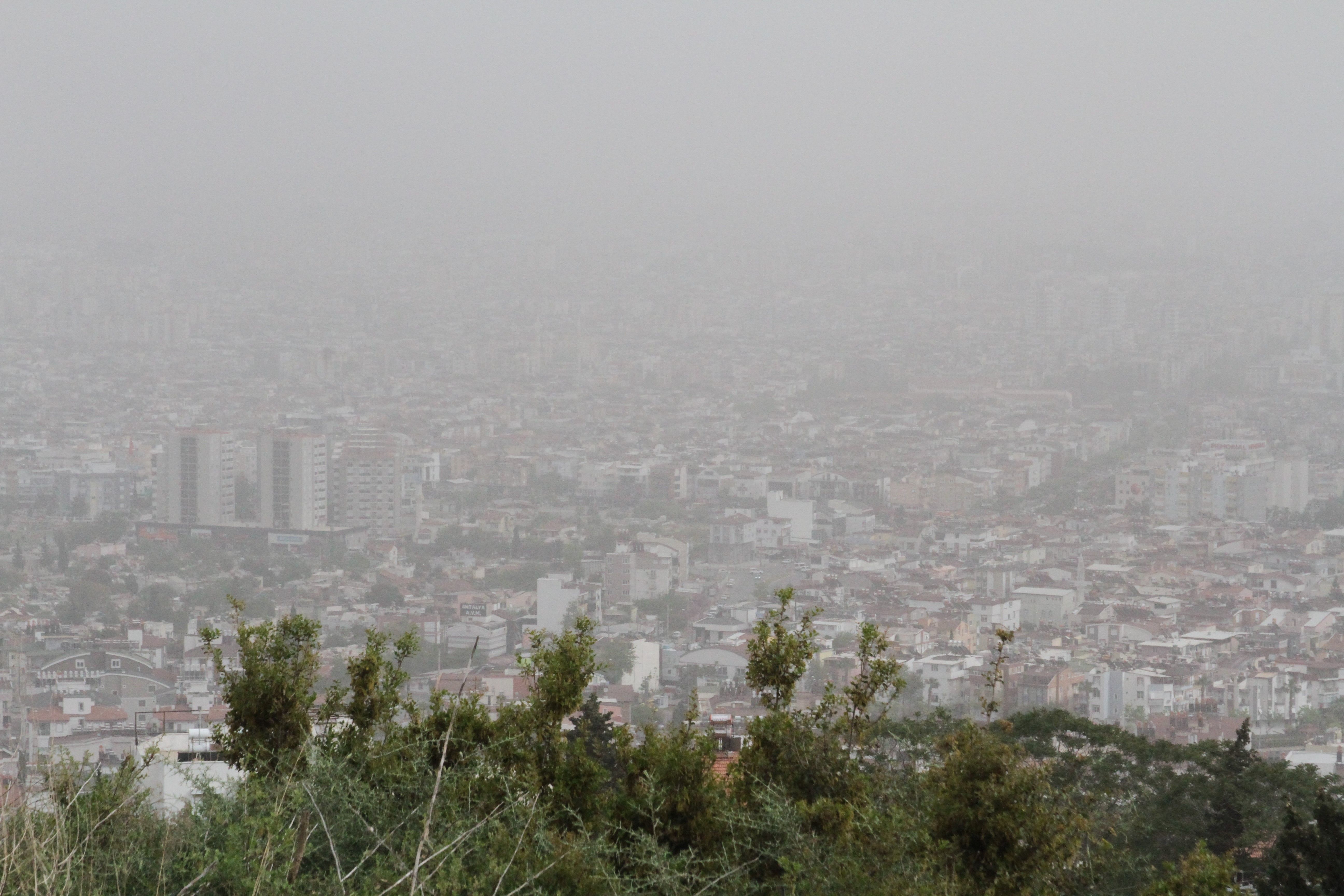 Yüzde 90'a yaklaştı, göz gözü görmedi: Antalya'yı beyaz bulutlar sardı Yüzde 90'a yaklaştı, göz gözü görmedi: Antalya'yı beyaz bulutlar sardı - 3. Resim