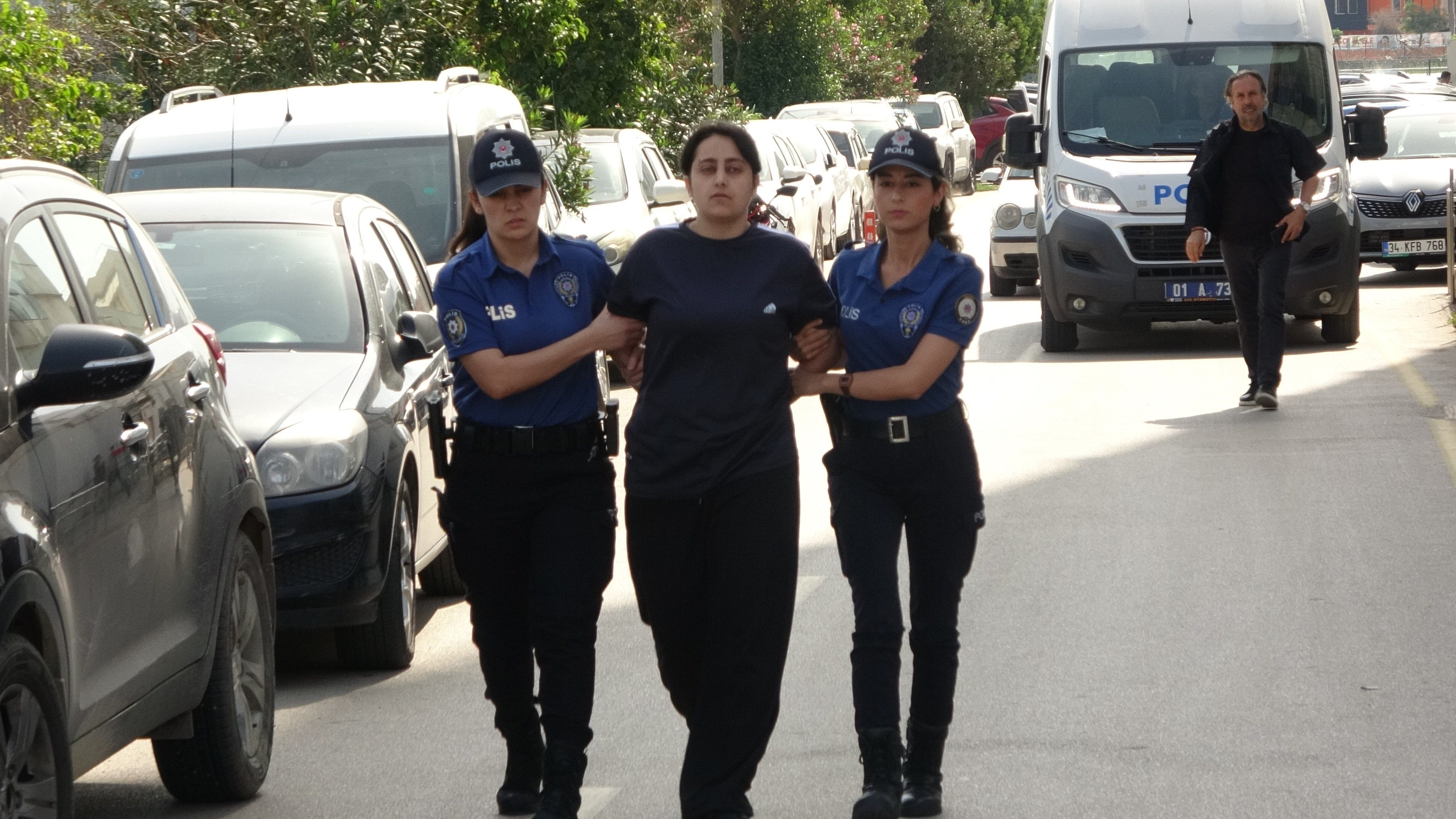 'Bana deli dediler' deyip iki kişiyi bıçakladı: Bana baş kaldıranın başını keserim 'Bana deli dediler' deyip iki kişiyi bıçakladı: Bana baş kaldıranın başını keserim - 1. Resim