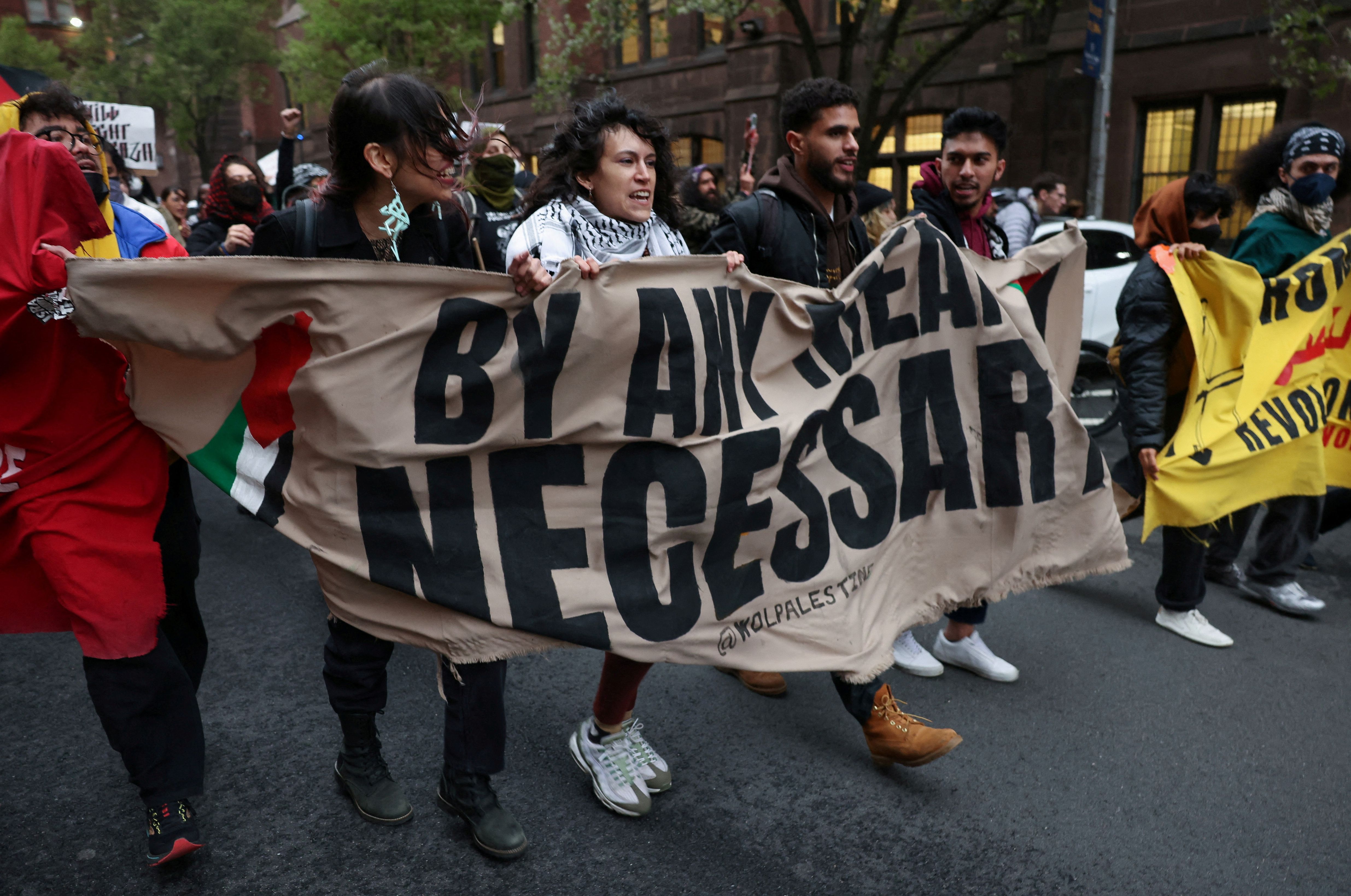 Columbia Üniversitesi'nde Filistin'e destek gösterisi düzenleyen öğrenciler gözaltına alındı - 1. Resim