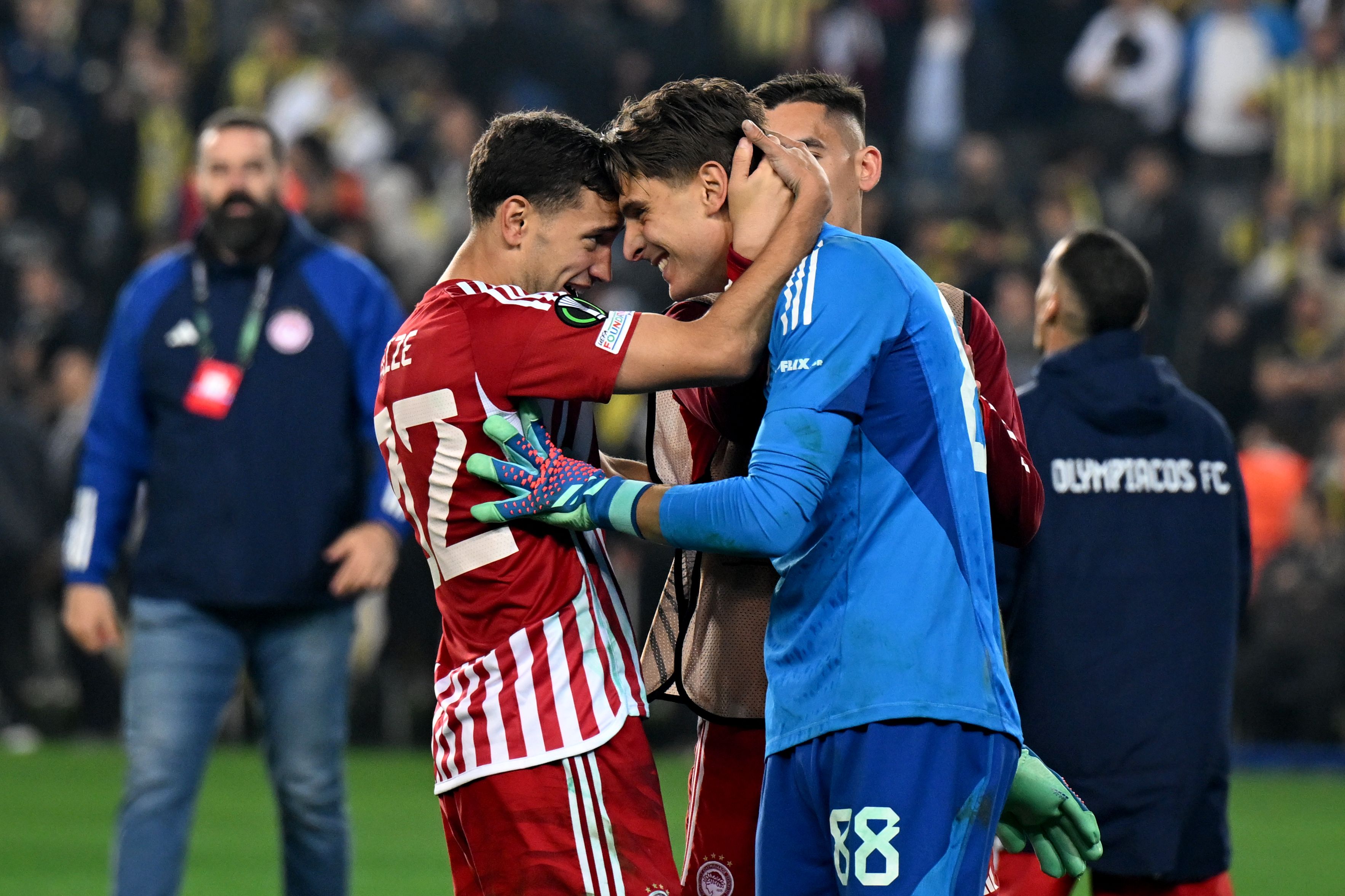 Fenerbahçe'nin 3 penaltısını çıkaran kaleci Tzolakis'ten 'muska' itirafı! Olympiakos'u yarı finale taşıdı Fenerbahçe'nin 3 penaltısını çıkaran kaleci Tzolakis'ten 'muska' itirafı! Olympiakos'u yarı finale taşıdı - 1. Resim