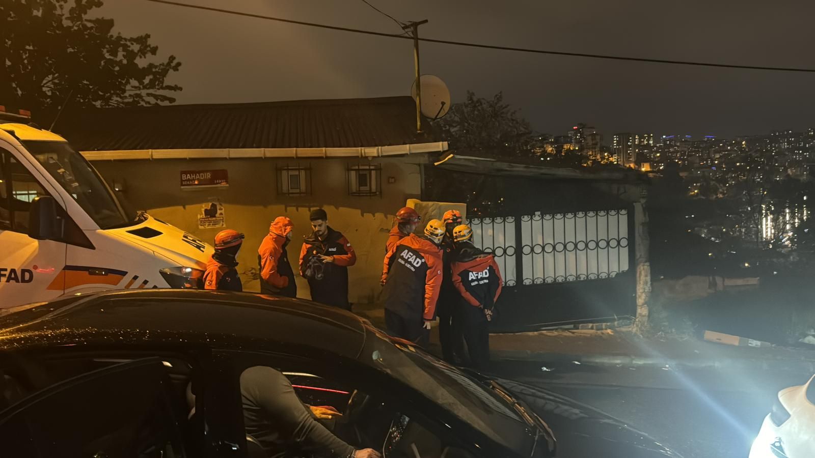 İstanbul Gaziosmanpaşa'da toprak kayması İstanbul Gaziosmanpaşa'da toprak kayması - 2. Resim