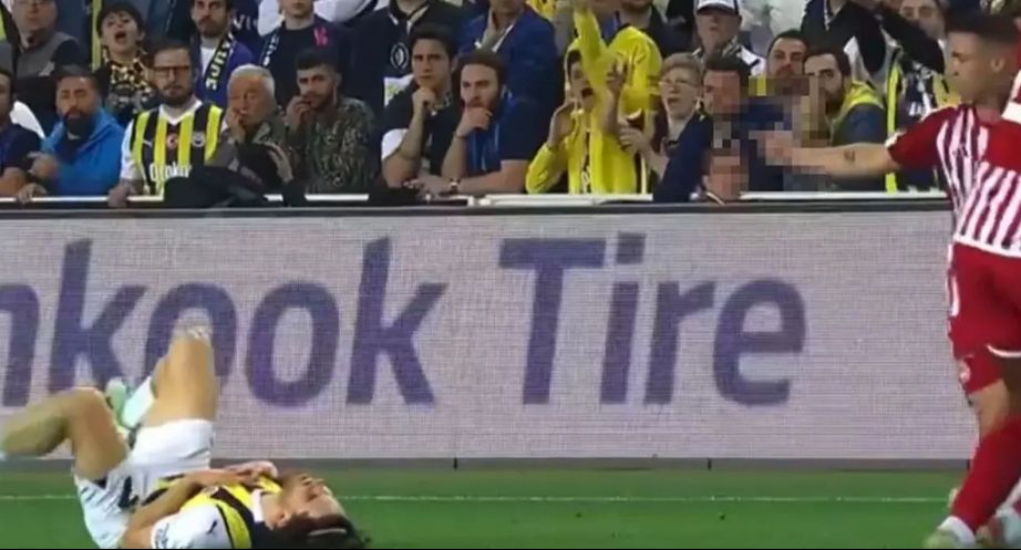 Olacak iş değil! Ferdi Kadıoğlu'na yaptığı hareket yanına kaldı! Podence hem faul yaptı hem de hareket çekti - 1. Resim