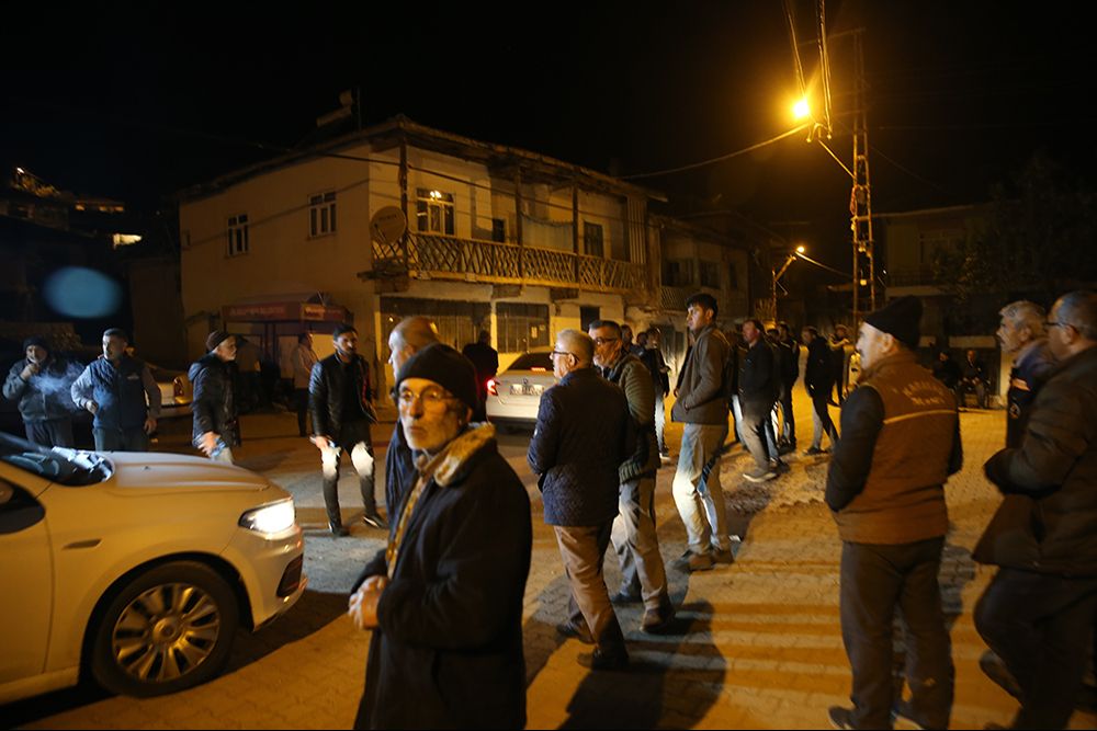 Tokat'ta basın açıklaması yapan bakan yardımcısı depreme yakalandı - 4. Resim