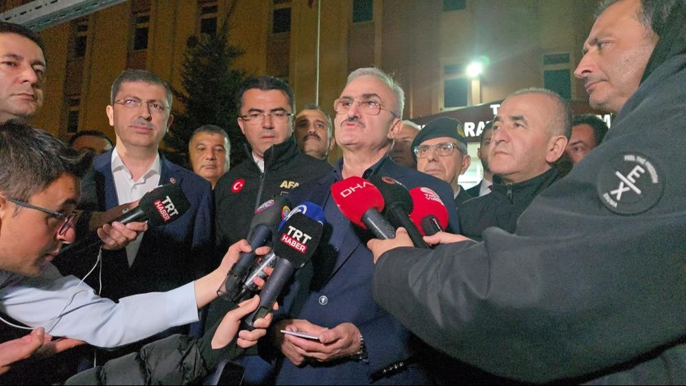 Tokat'ta basın açıklaması yapan bakan yardımcısı depreme yakalandı - 7. Resim