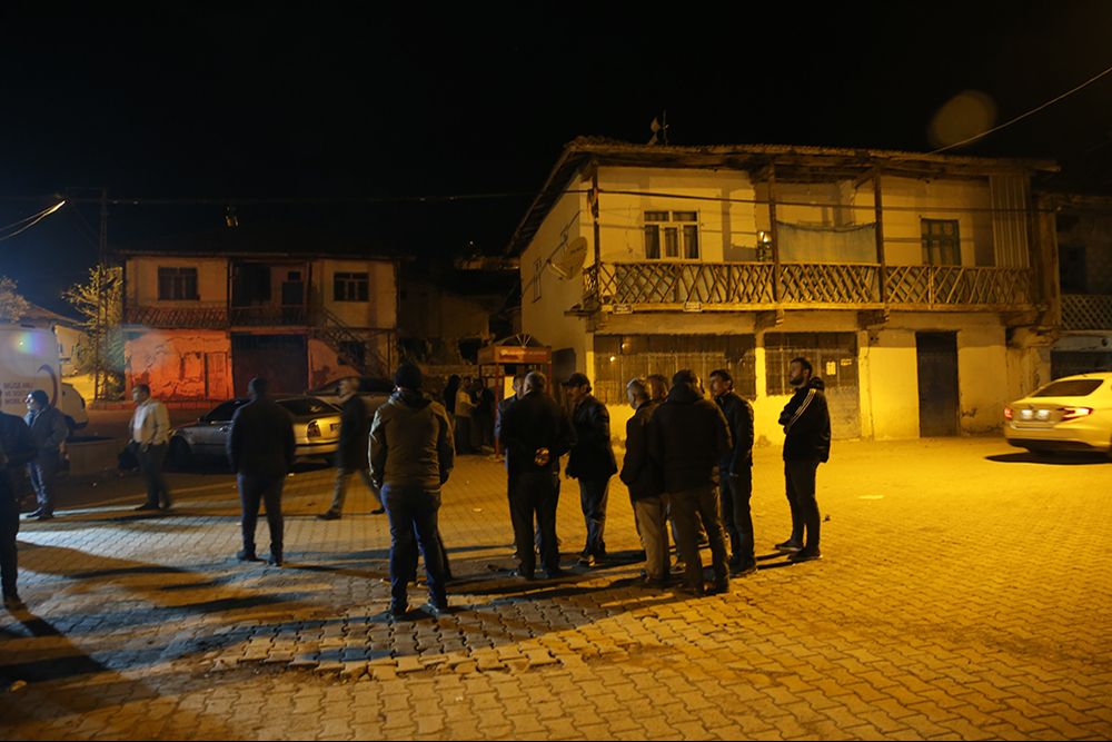 Tokat'ta basın açıklaması yapan bakan yardımcısı depreme yakalandı - 6. Resim