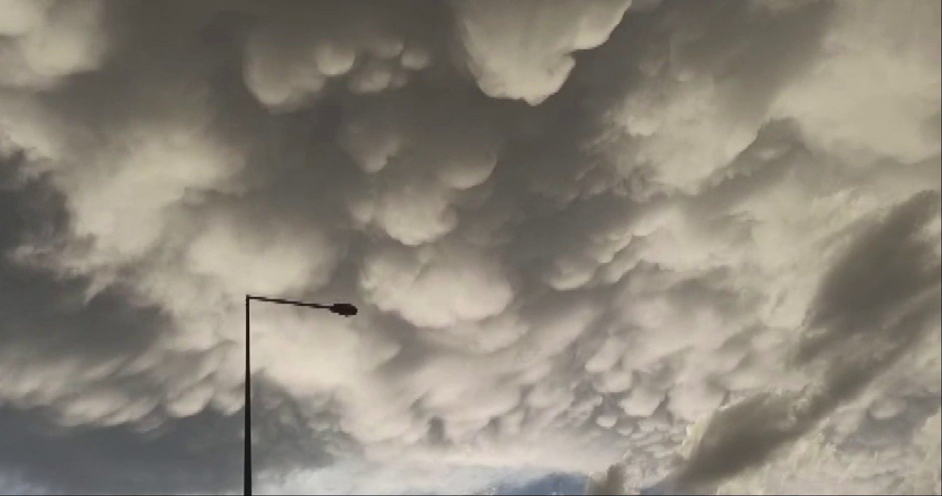 Tokat'taki deprem sonrası ürküten manzara: Gökyüzüne bakan hayrete düştü Tokat'taki deprem sonrası ürküten manzara: Gökyüzüne bakan hayrete düştü - 1. Resim