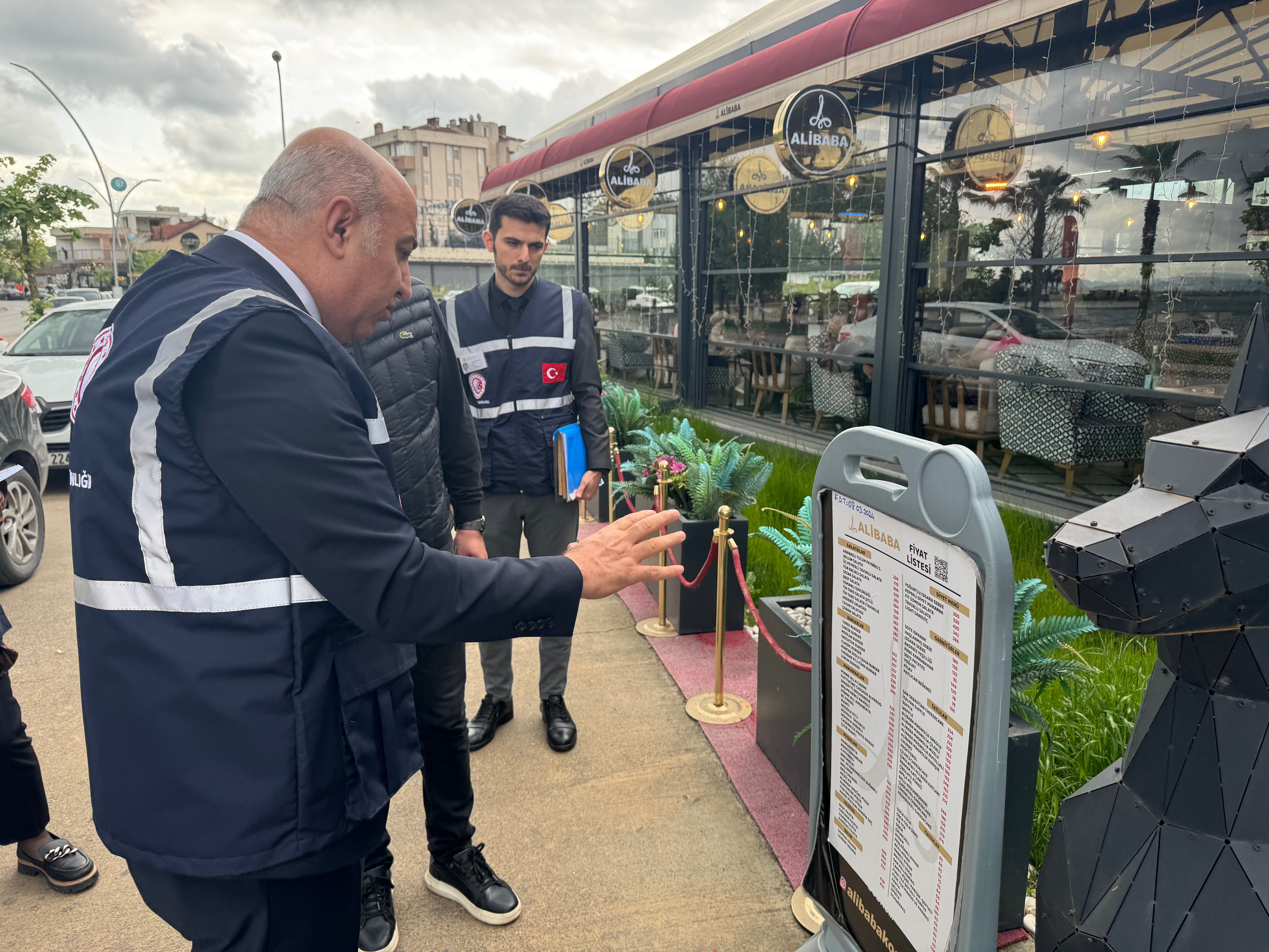 Vatandaşlar fahiş fiyatları boykot edecekti: Ticaret Bakanlığı 81 ilde denetimde Vatandaşlar fahiş fiyatları boykot edecekti: Ticaret Bakanlığı 81 ilde denetimde - 2. Resim