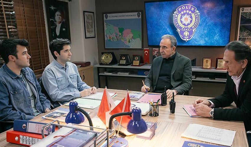 Arka Sokaklar bitiyor mu? Merakla beklenen açıklama geldi - 1. Resim