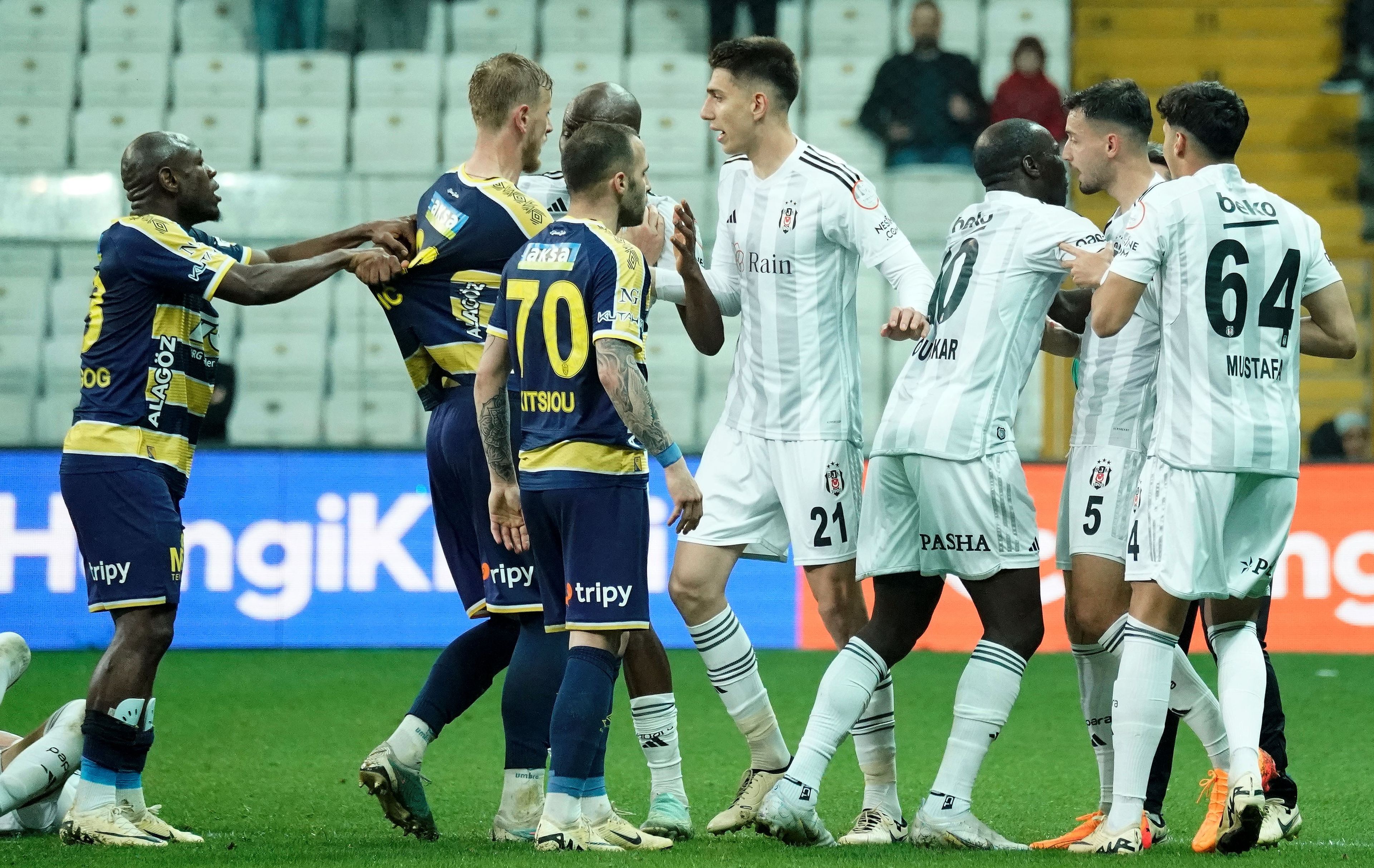 Beşiktaş beş maç sonra galibiyeti hatırladı Beşiktaş ligde beş maç aradan sonra galibiyeti hatırladı - 1. Resim