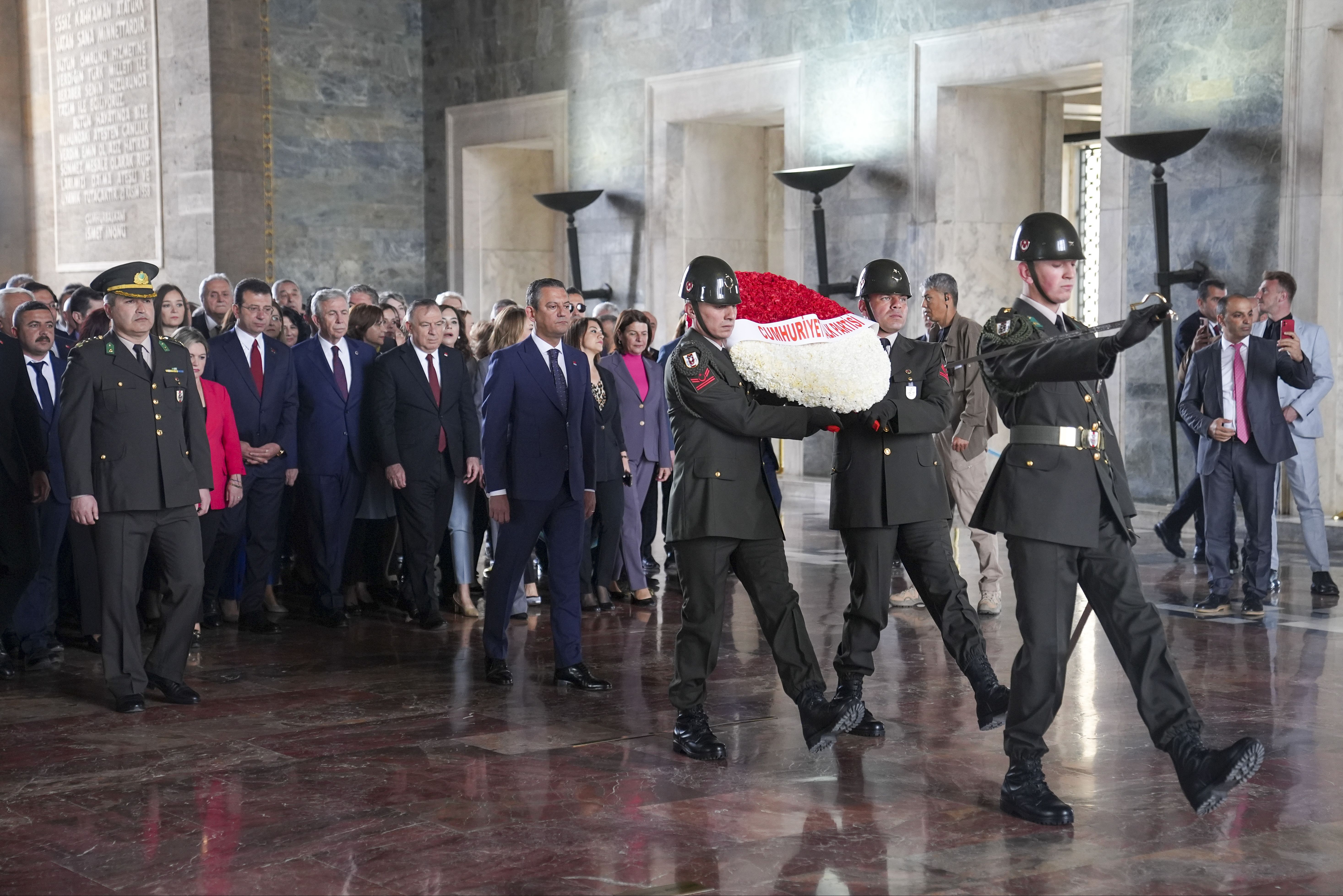 CHP heyetinden Anıtkabir'e ziyaret CHP heyetinden Anıtkabir'e ziyaret - 1. Resim