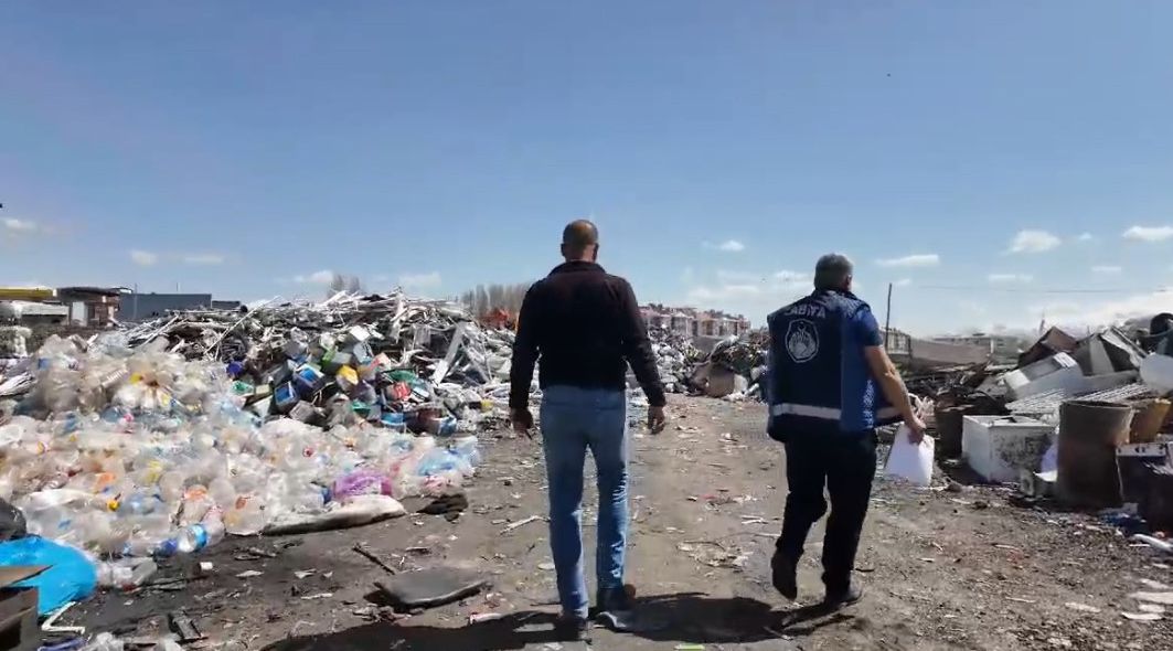 DEM'den büyük skandal! Belediye aracı parçalanıp hurdaya satılmış - 3. Resim