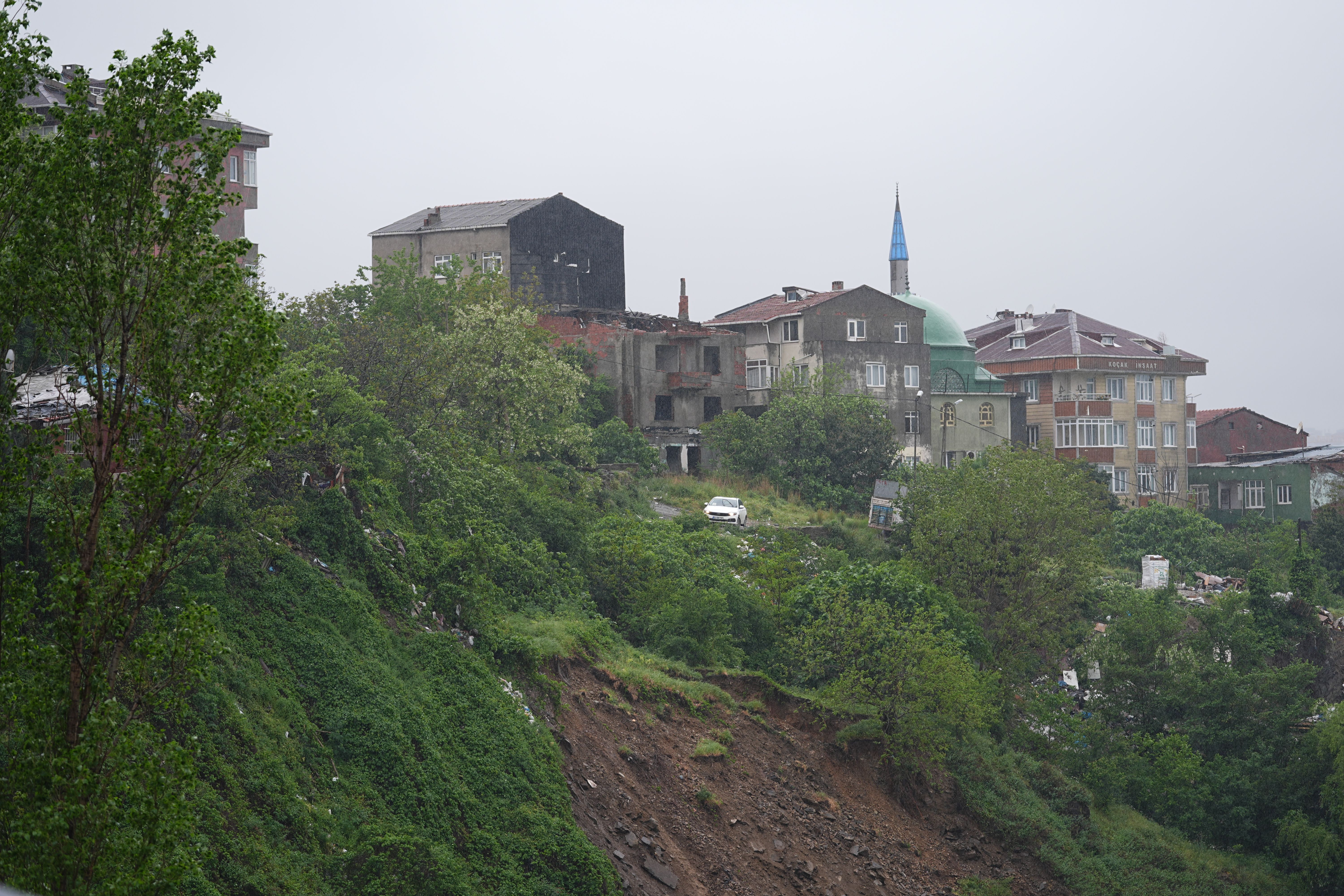 Gaziosmanpaşa'daki toprak kaymasının görüntüleri ortaya çıktı Gaziosmanpaşa'daki toprak kaymasının görüntüleri ortaya çıktı - 1. Resim