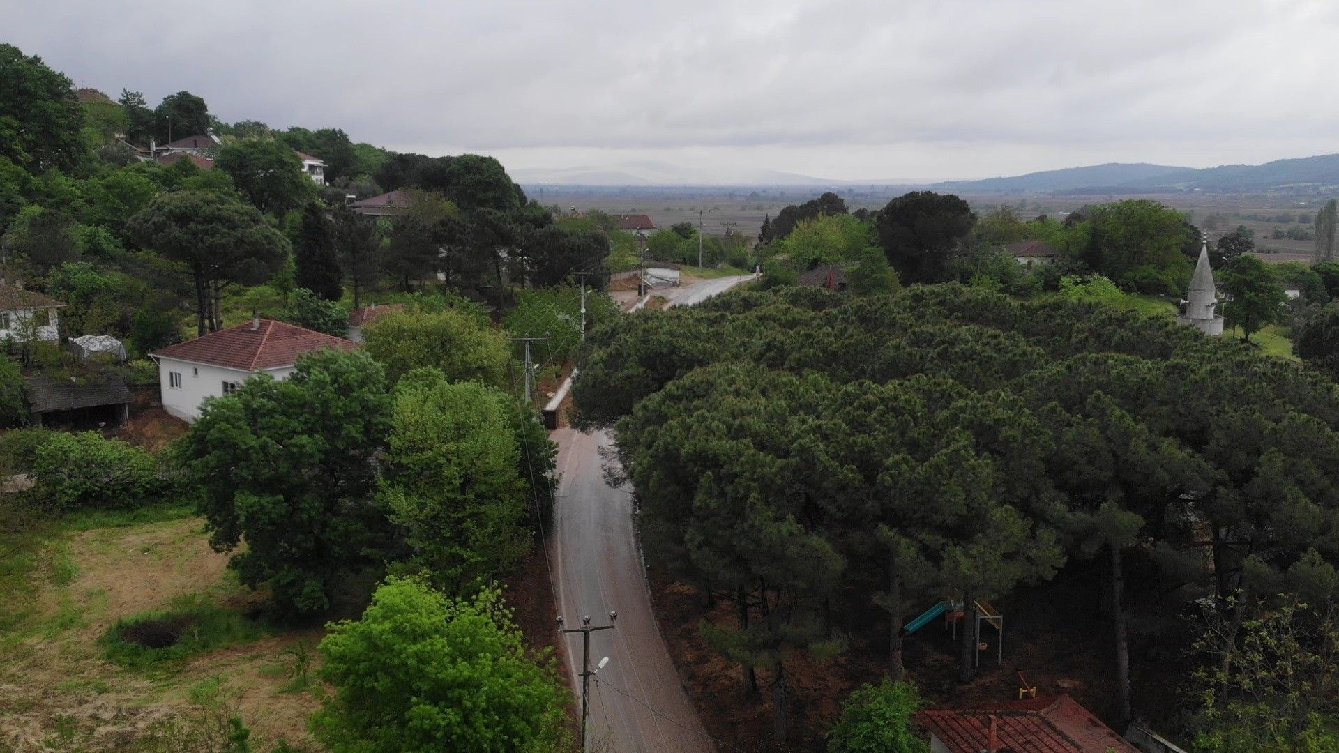 Korhan Berzeg muammasına dayanamadılar: Mahalleli arkasına bakmadan terk etti Korhan Berzeg muammasına dayanamadılar: Mahalleli arkasına bakmadan terk etti - 5. Resim