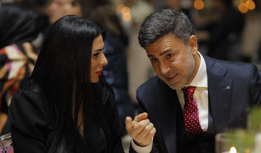 Sır gibi saklıyordu! İzzet Yıldızhan’dan 23 yıllık eşiyle ilk fotoğraf Sır gibi saklıyordu! İzzet Yıldızhan’dan 23 yıllık eşiyle ilk fotoğraf - 3. Resim