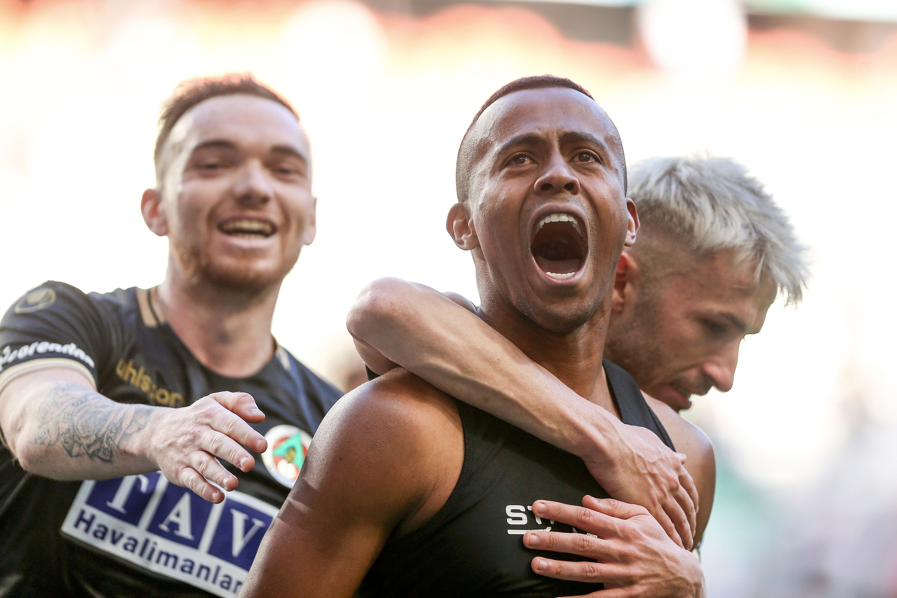 Süper Lig'de küme düşme potası alevlendi! Alanyaspor, Konyaspor'u farklı mağlup etti Süper Lig'de küme düşme potası alevlendi! Alanyaspor, Konyaspor'u farklı mağlup etti - 1. Resim