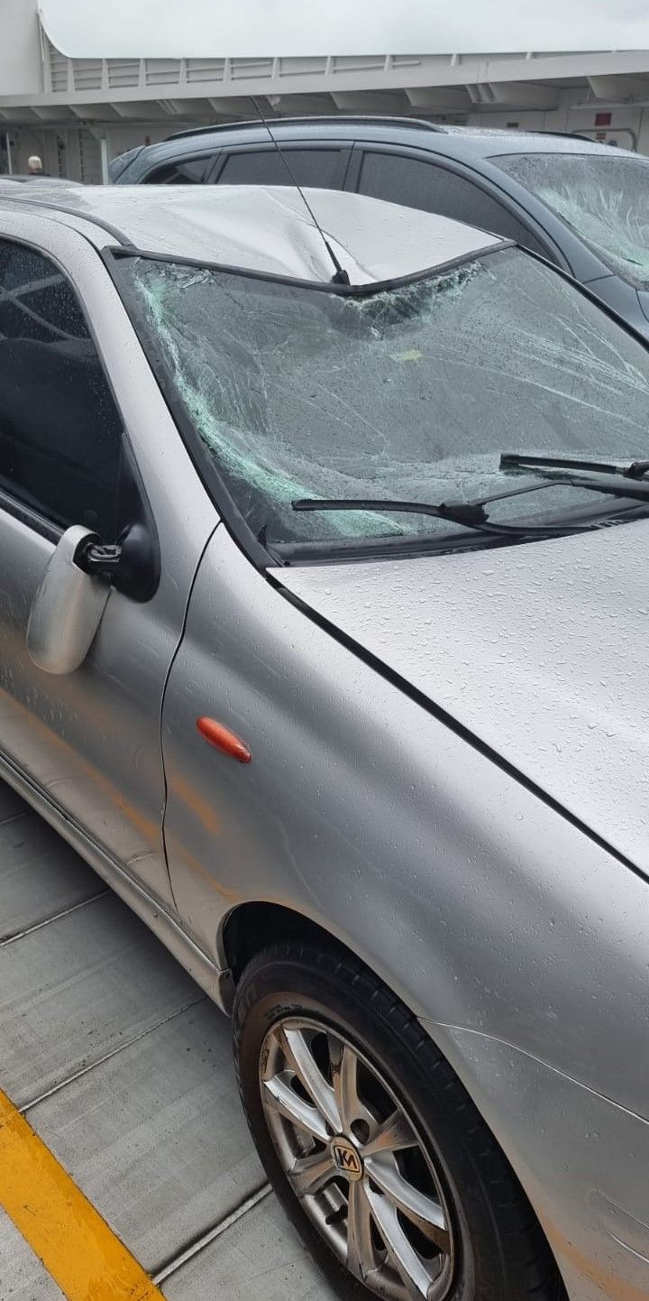 Yenikapı-Yalova vapurunda korku dolu anlar: Dev dalgalar araçların camını kırdı - 4. Resim