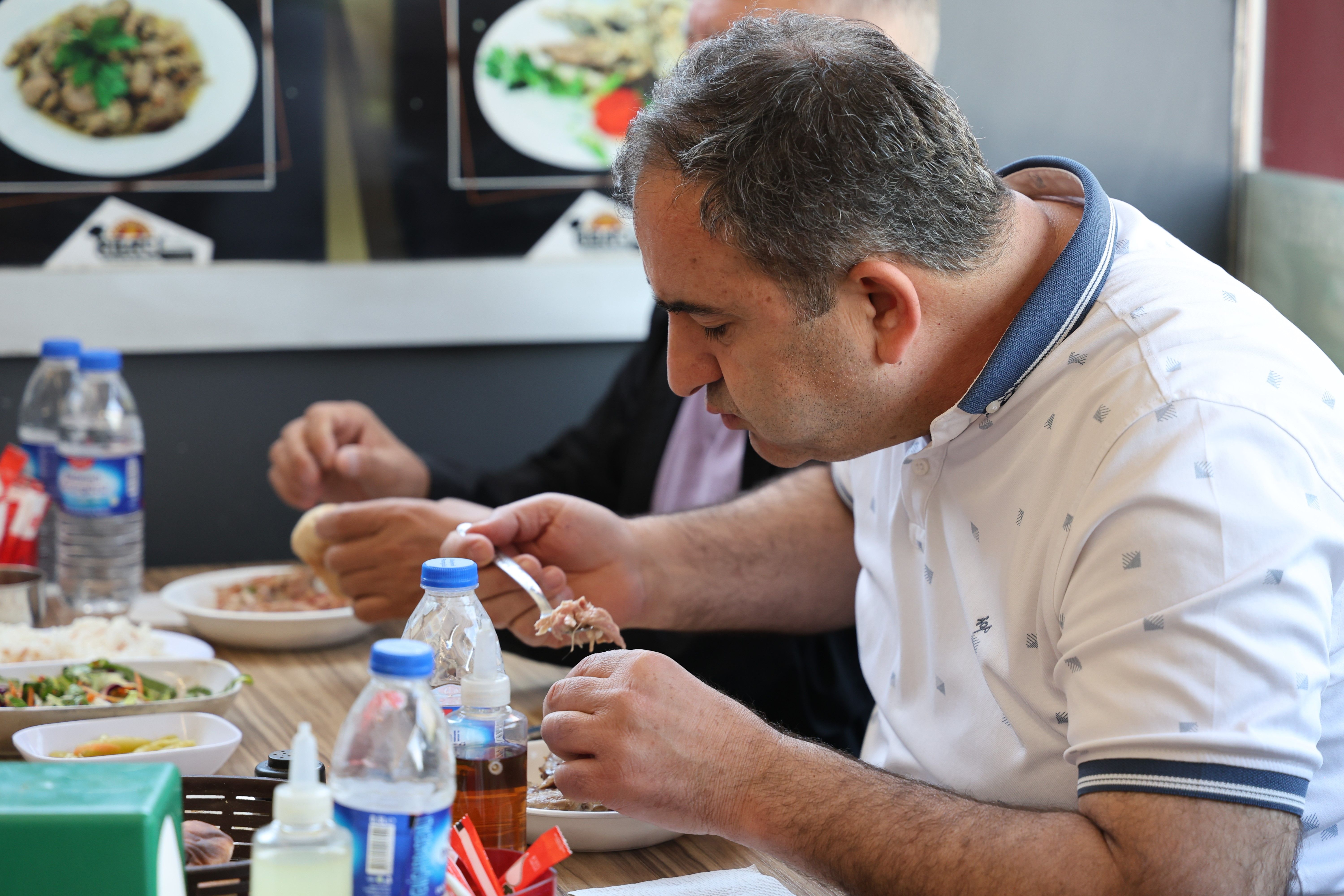 6 asırlık lezzet: 7 saatte pişiyor, merak edip yiyen hayrete düşüyor 6 asırlık lezzet: 7 saatte pişiyor, merak edip yiyen hayrete düşüyor - 5. Resim