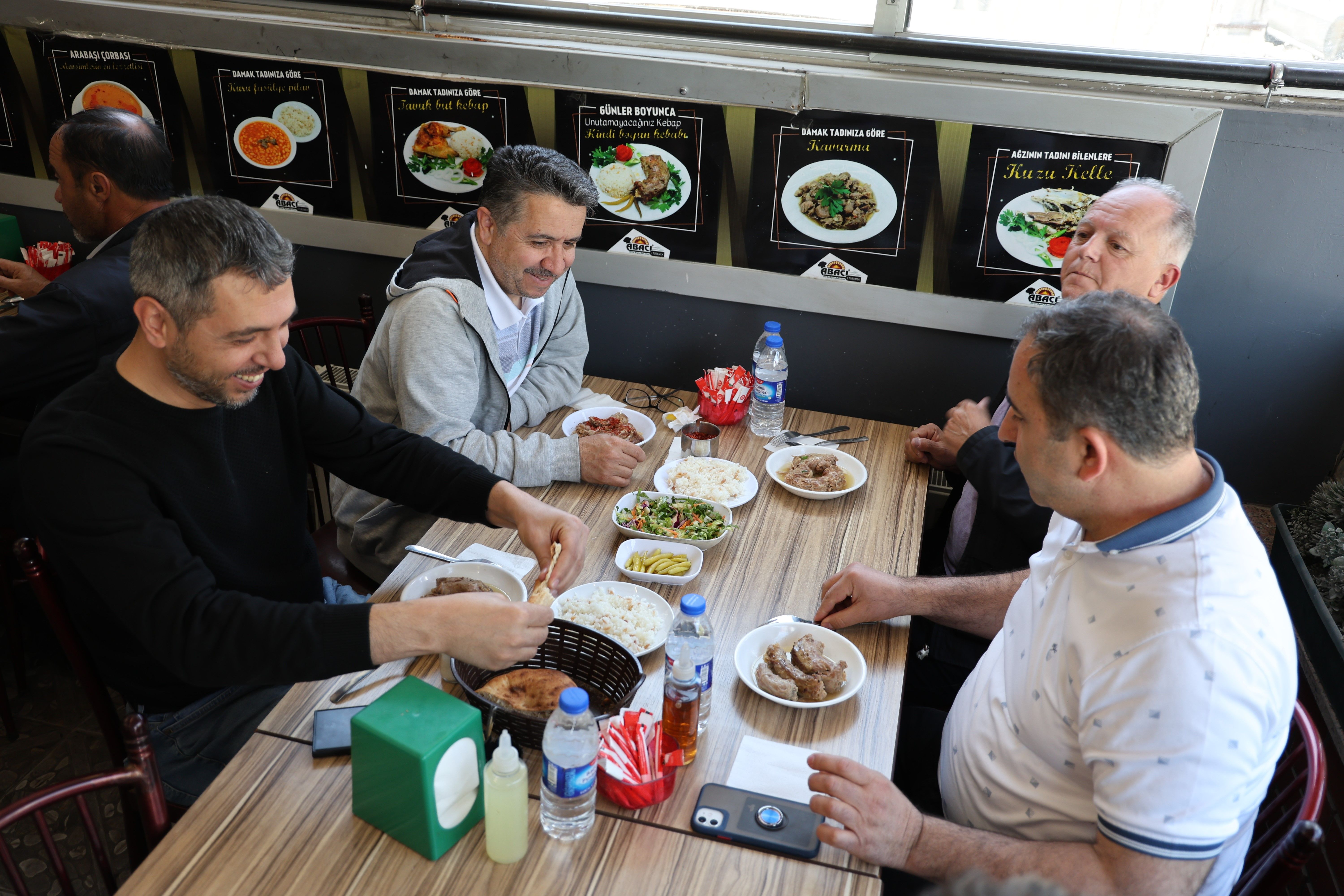 6 asırlık lezzet: 7 saatte pişiyor, merak edip yiyen hayrete düşüyor 6 asırlık lezzet: 7 saatte pişiyor, merak edip yiyen hayrete düşüyor - 3. Resim