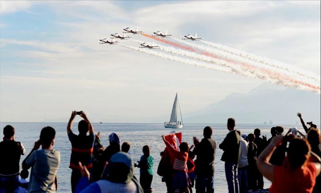 Antalya Türk Yıldızları gösterisi Konyaaltı Sahili'nde 23 Nisan Salı günü saat 16.00'da yapılacak - 2. Resim