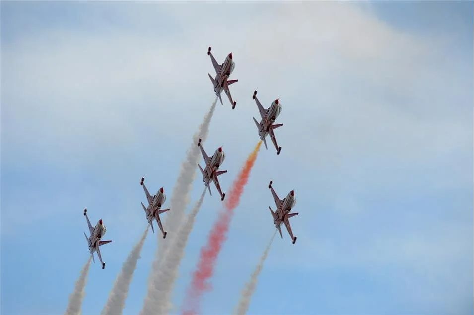 Antalya Türk Yıldızları gösterisi Konyaaltı Sahili'nde 23 Nisan Salı günü saat 16.00'da yapılacak - 1. Resim