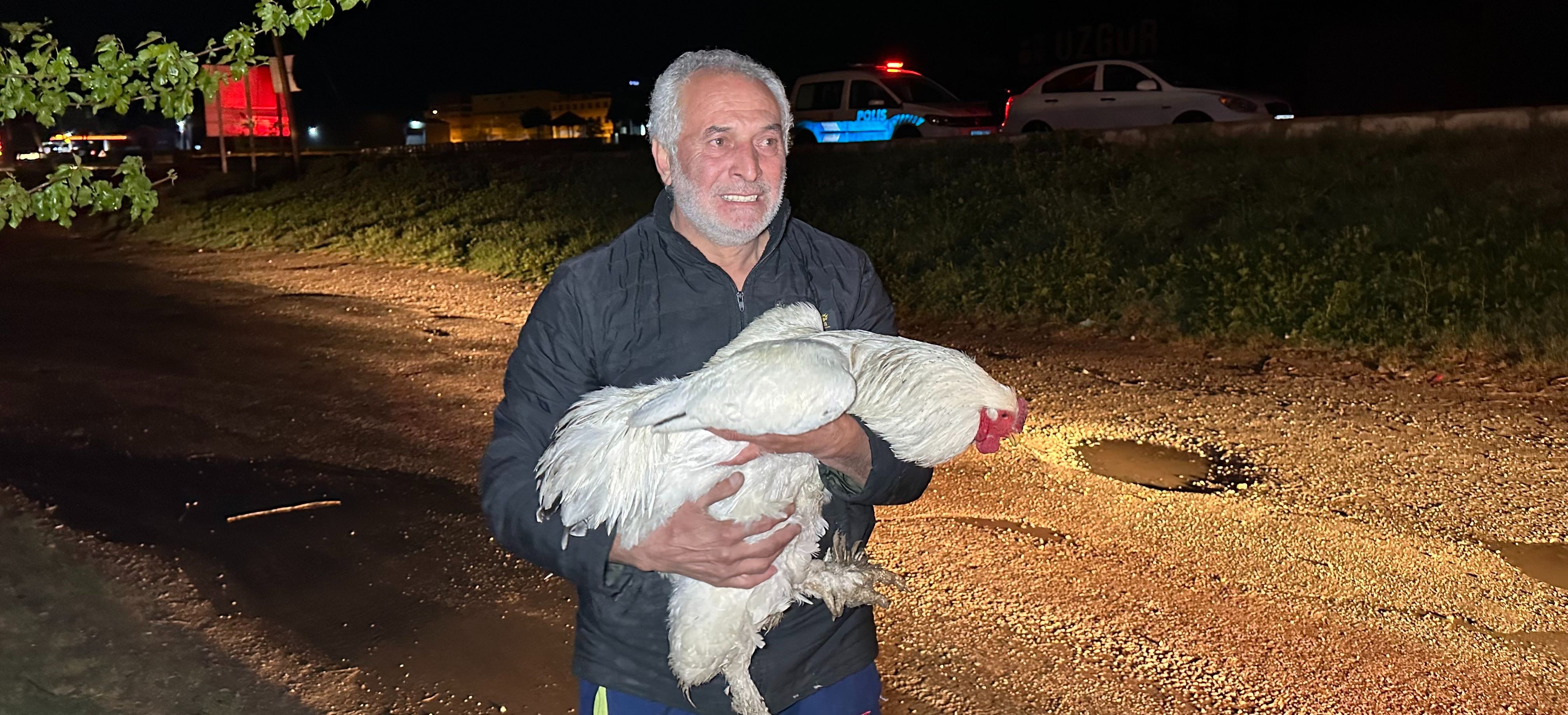 Tekstil atığı deposunda yangın! Alevler her yanı sardı, tavukları itfaiye kurtardı - 1. Resim