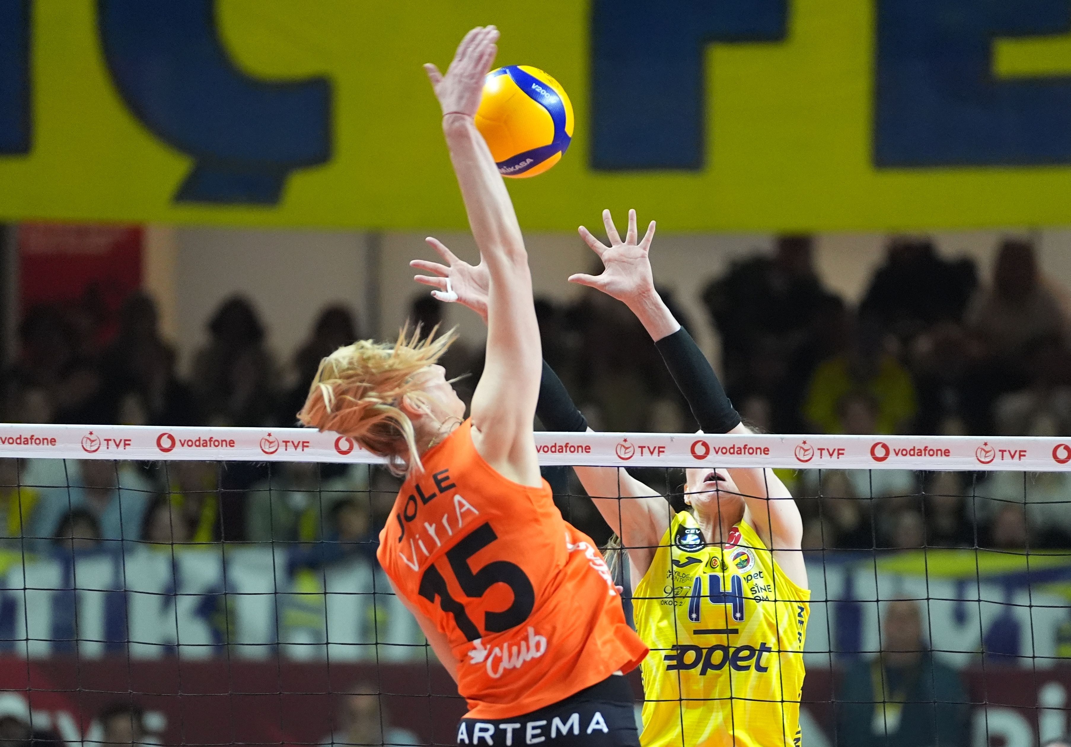Voleybolda sezonun en büyüğü belli oldu! Fenerbahçe, Eczacışbaşı final serisi nefes kesti Voleybolda sezonun en büyüğü belli oldu! Fenerbahçe, Eczacışbaşı final serisi nefes kesti - 1. Resim