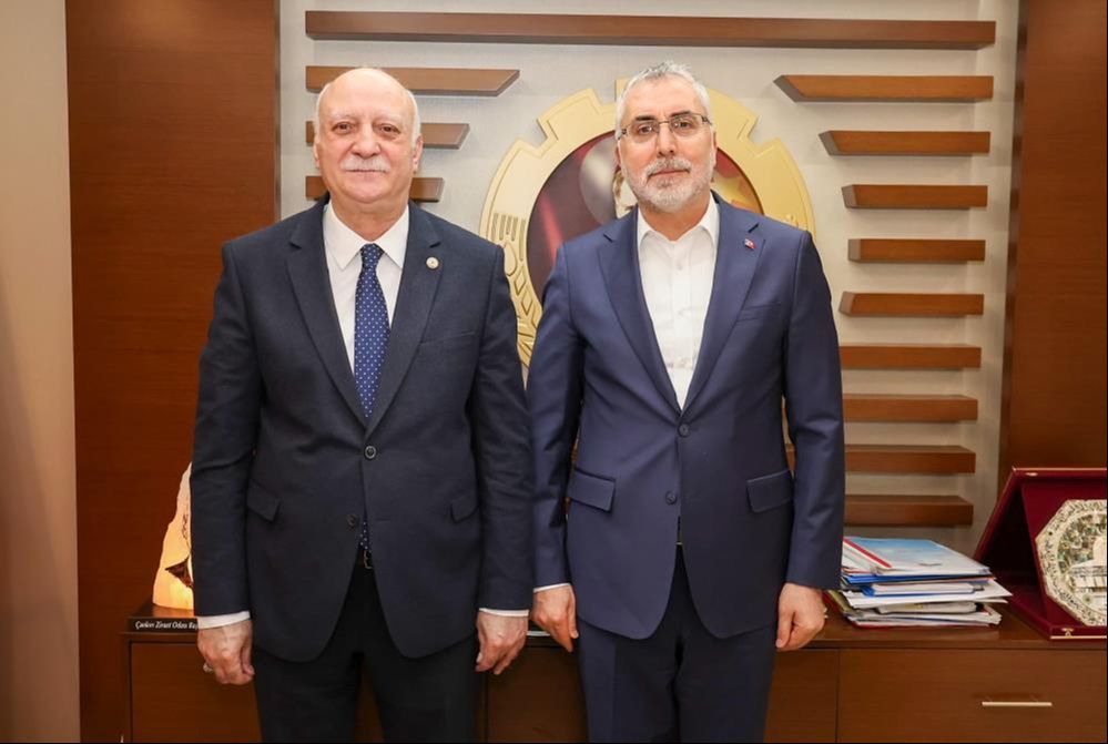 Bakan Işıkhan'dan çiftçilere müjde! Primlerin 7200'e düşürülmesi için çalışma yapılacak Bakan Işıkhan'dan çiftçilere müjde! Primlerin 7200'e düşürülmesi için çalışma yapılacak - 1. Resim