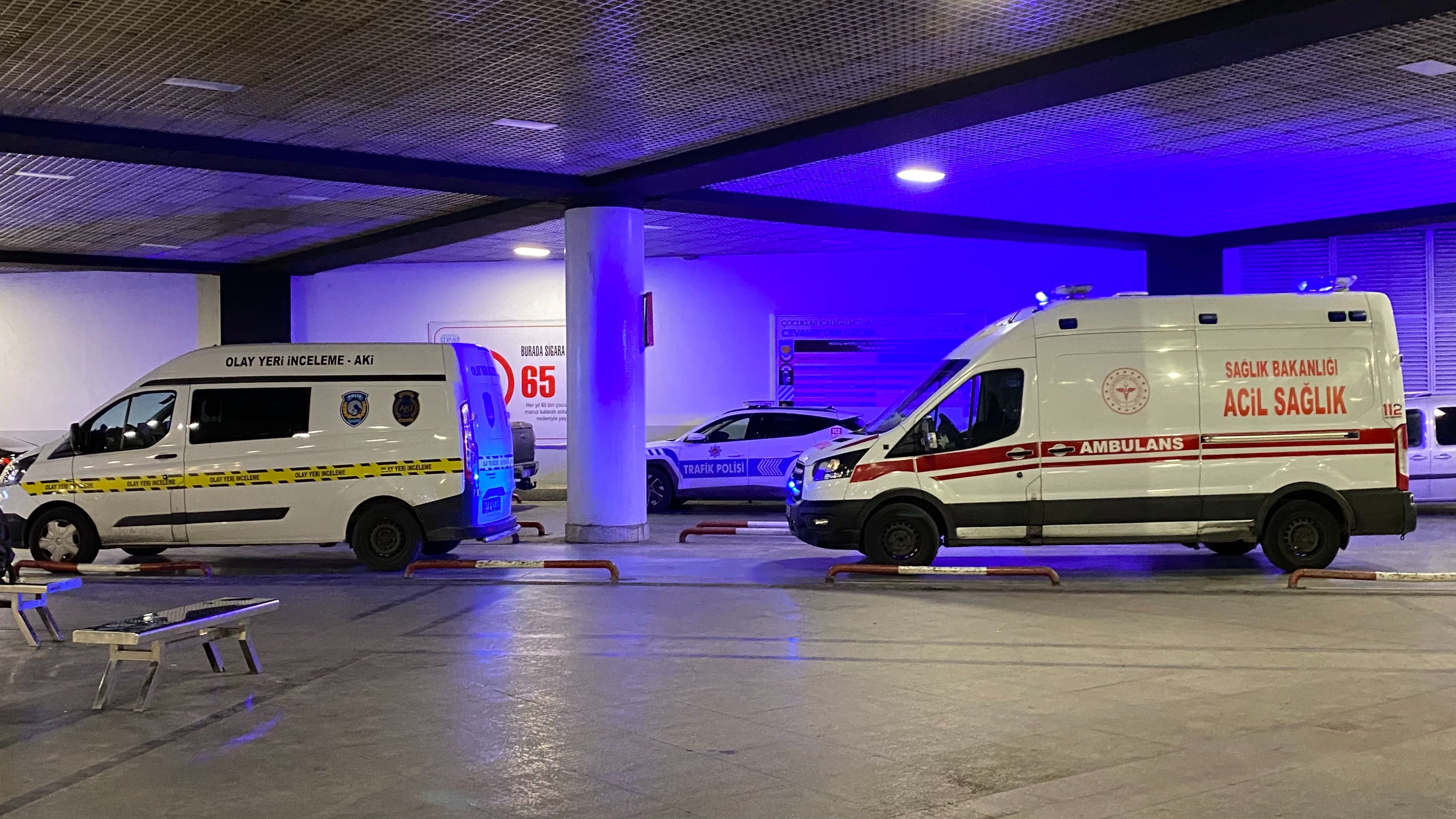 Cevahir AVM'de 1 haftada ikinci intihar vakası! Genç kadın 5. kattan atladı Cevahir AVM'de 1 haftada ikinci intihar vakası! Genç kadın 5. kattan atladı - 1. Resim