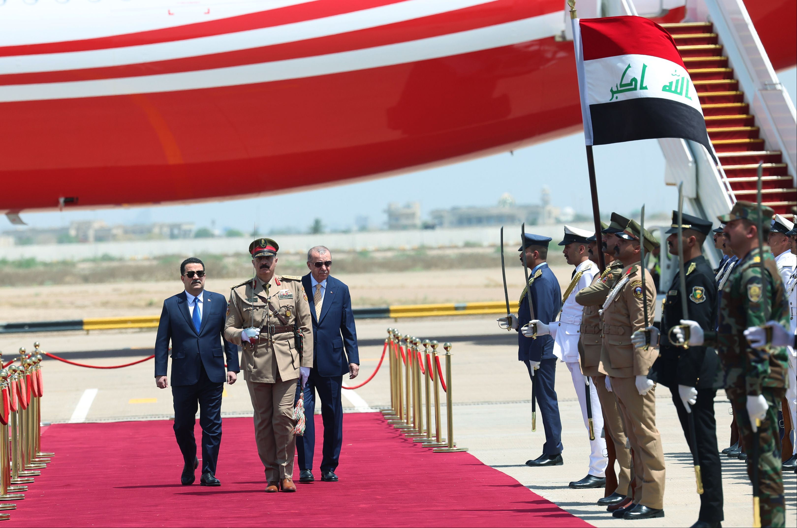 Cumhurbaşkanı Erdoğan 12 yıl sonra Irak'ta! Kalkınma Yolu Anlaşması imzalandı Bağdat ve Erbil hattında kritik ziyaret! Erdoğan 12 yıl sonra Irak'ta - 1. Resim