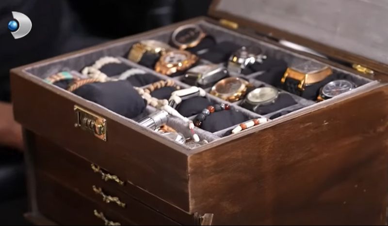 Evrim Akın, Popstar Bayhan’ın evini gezdi! Neredeyse her odası siyah - 3. Resim