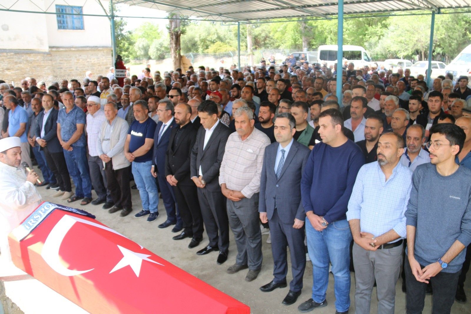 Jandarma astsubayın cenazesinde yürek yakan detay! 'Beni buraya gömün' diyerek mezar yerini göstermiş Jandarma astsubayın cenazesinde yürek yakan detay! 'Beni buraya gömün' diyerek mezar yerini göstermiş - 2. Resim