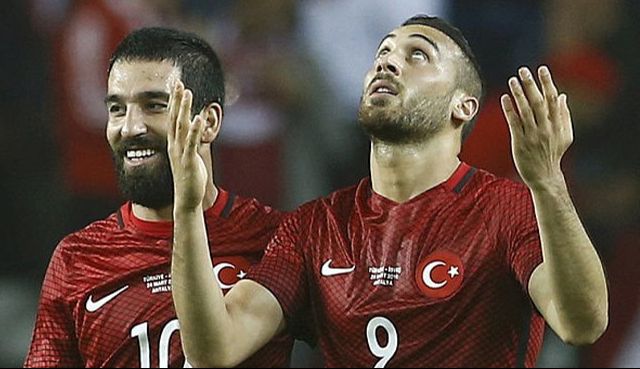 Ne Amerika ne İngiltere! Beşiktaş'tan kesin olarak ayrılıyor! İşte Cenk Tosun'un yeni takımı Ne Amerika ne İngiltere! Beşiktaş'tan kesin olarak ayrılıyor! İşte Cenk Tosun'un yeni takımı - 1. Resim