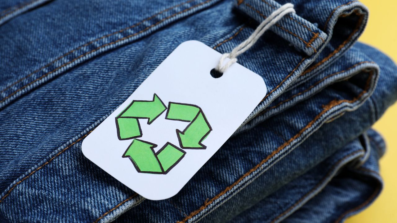Plastik atıklardan üretilen kot pantolonlar insan sağlığı açısından zararlı Plastik atıklardan üretilen kot pantolonlar insan sağlığı açısından zararlı - 1. Resim