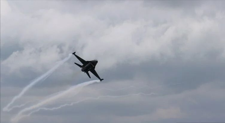 SOLOTÜRK  gösterileri 23 Nisan'da Hamidiye Tabyası'nda 24 -25 Nisan'da Şehitler Abidesi'nde olacak SOLOTÜRK  gösterileri 23 Nisan'da Hamidiye Tabyası'nda 24 -25 Nisan'da Şehitler Abidesi'nde olacak - 1. Resim