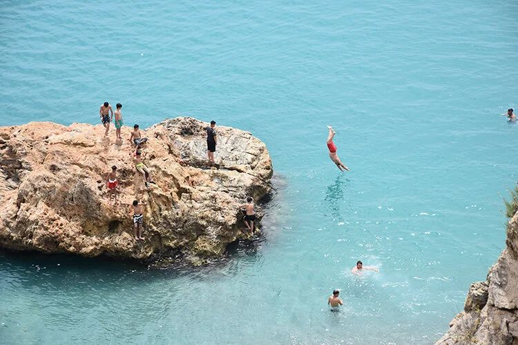 23 Nisan'da Antalya'da yaz havası yaşanıyor! Sahiller dolup taştı... - 4. Resim