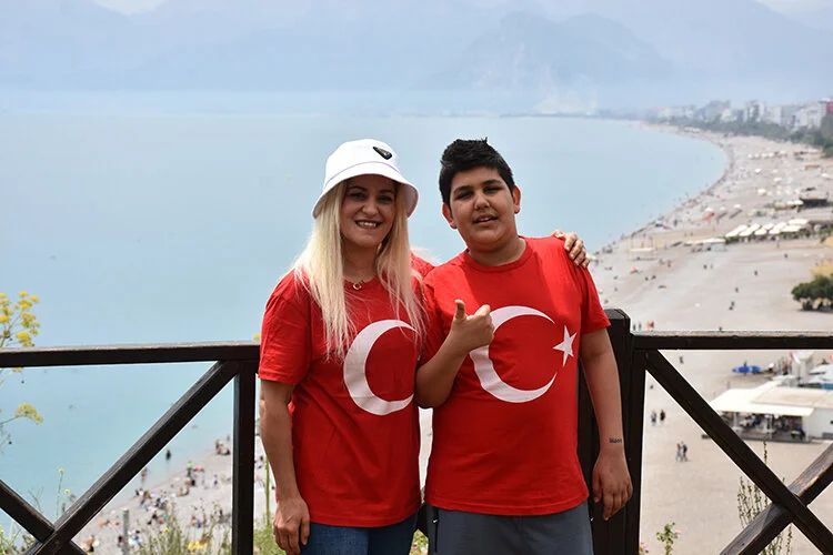 23 Nisan'da Antalya'da yaz havası yaşanıyor! Sahiller dolup taştı... - 2. Resim