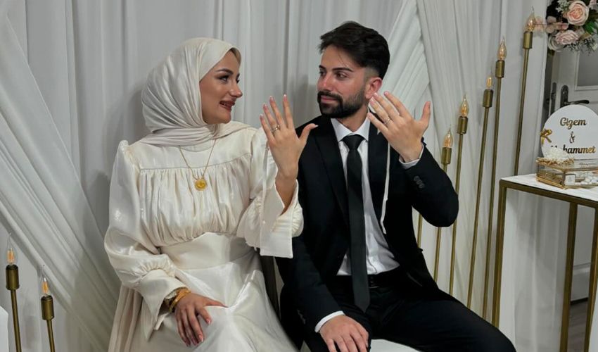 ‘Amin’ videosuyla gündem olan Gizem Yıldız nişanlandı! Sosyal medyada yapılan yorumlara sitem etti ‘Amin’ videosuyla gündem olan Gizem Yıldız nişanlandı! Sosyal medyada yapılan yorumlara sitem etti - 2. Resim