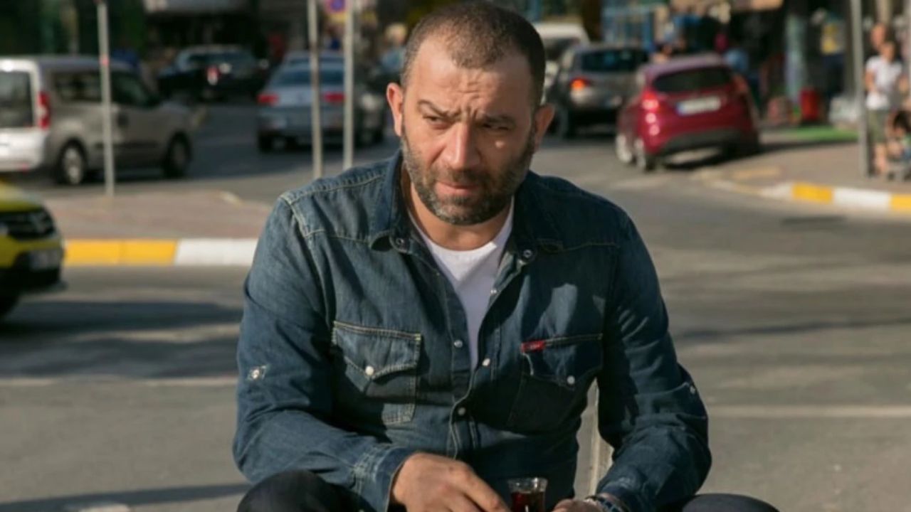 Arka Sokaklar dizisinde Mesut karakterini canlandıran Şevket Çoruh hakkında - 1. Resim