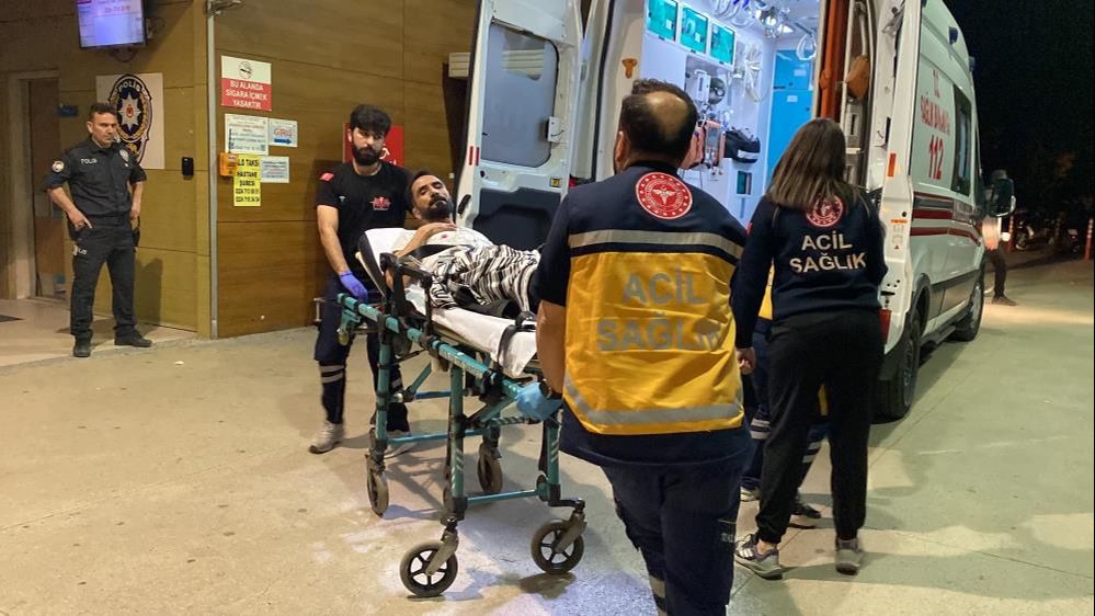 Bursa'da sıcak saatler! Annesine bağıran babasını bıçaklayarak hastanelik etti Bursa'da sıcak saatler! Annesine bağıran babasını bıçaklayarak hastanelik etti - 2. Resim