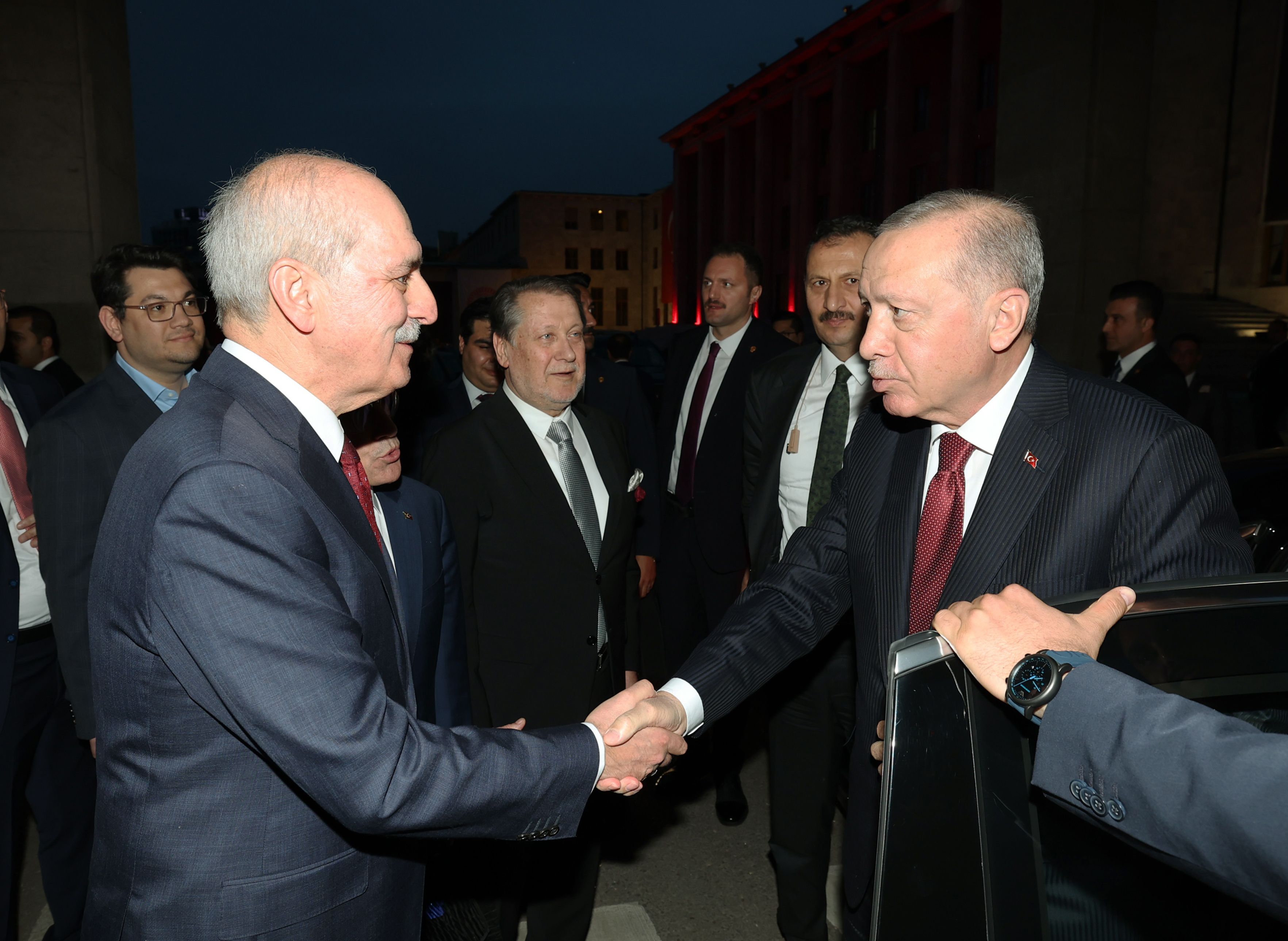 Cumhurbaşkanı Erdoğan CHP lideri Özgür Özel ile TBMM'de bir araya geldi Cumhurbaşkanı Erdoğan CHP lideri Özgür Özel ile TBMM'de bir araya geldi - 1. Resim