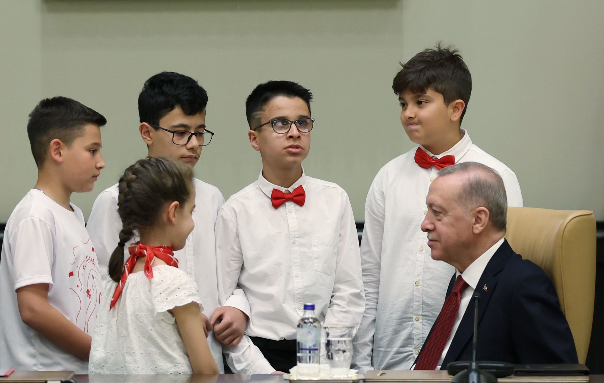 Cumhurbaşkanı Erdoğan'dan 23 Nisan mesajı Cumhurbaşkanı Erdoğan'dan 23 Nisan mesajı - 1. Resim