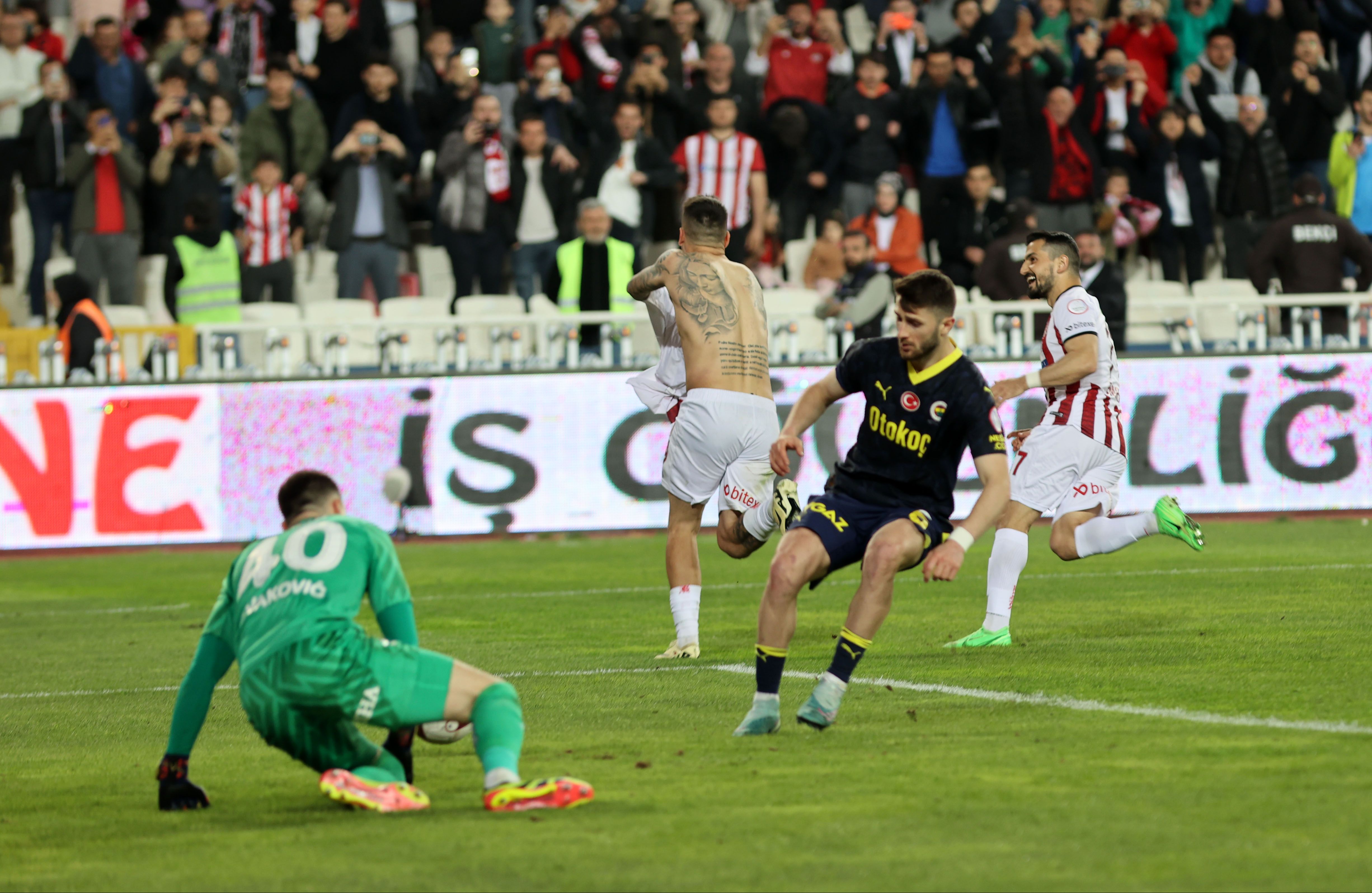 F.bahçe deplasmanda Sivasspor’la yenişemedi, yarışta büyük bir yara aldı F.bahçe deplasmanda Sivasspor’la yenişemedi, yarışta büyük bir yara aldı - 5. Resim