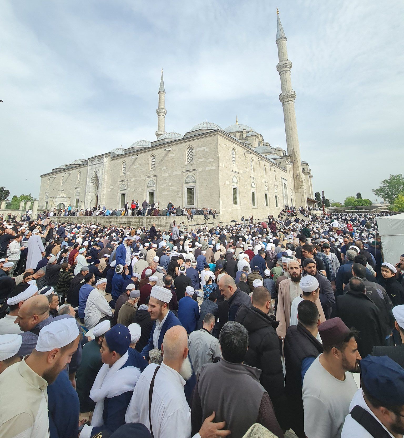 İsmailağa Cemaati lideri Hasan Kılıç Hoca Efendi, son yolculuğuna uğurlanıyor - 2. Resim