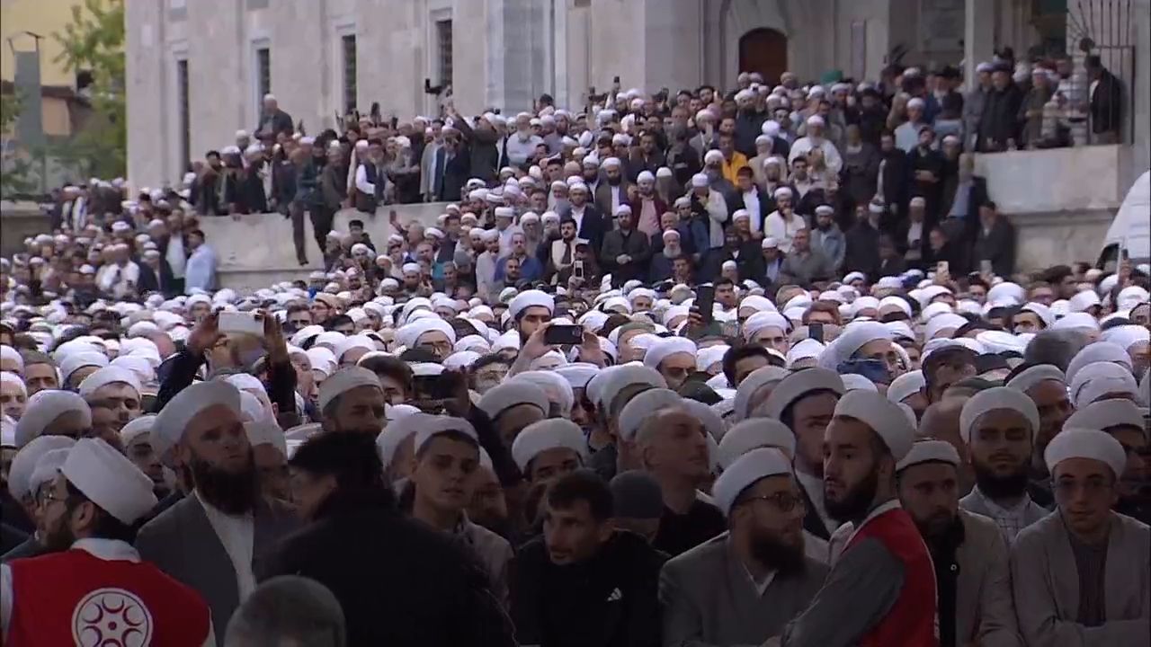 İsmailağa Cemaati lideri Hasan Kılıç Hoca Efendi, son yolculuğuna uğurlanıyor - 4. Resim