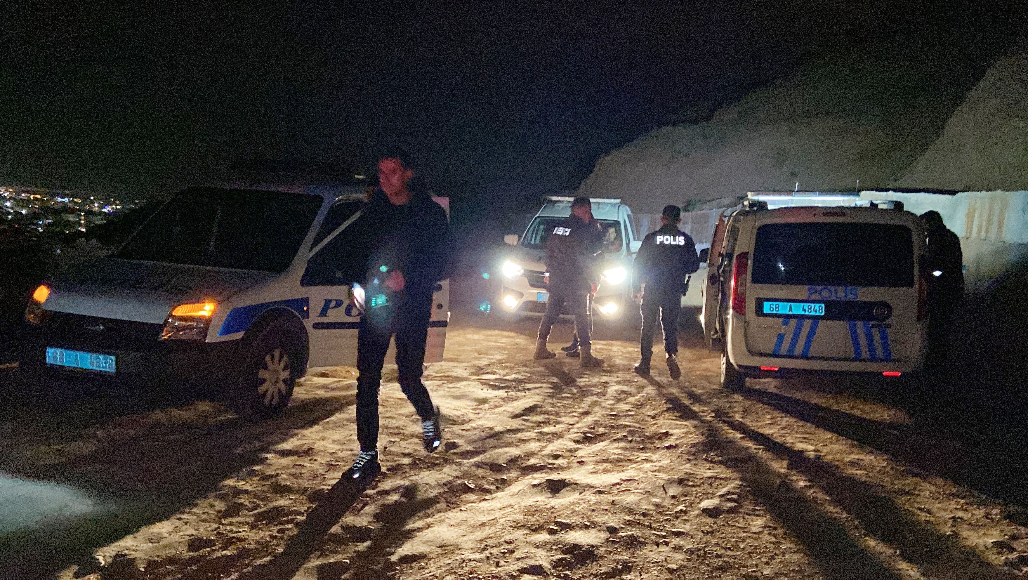 Ölen borçlusunun mezarını ateş verip yayın açtı: Paramı yiyip gidemezsin Ölen borçlusunun mezarını ateş verip yayın açtı: Paramı yiyip gidemezsin - 2. Resim