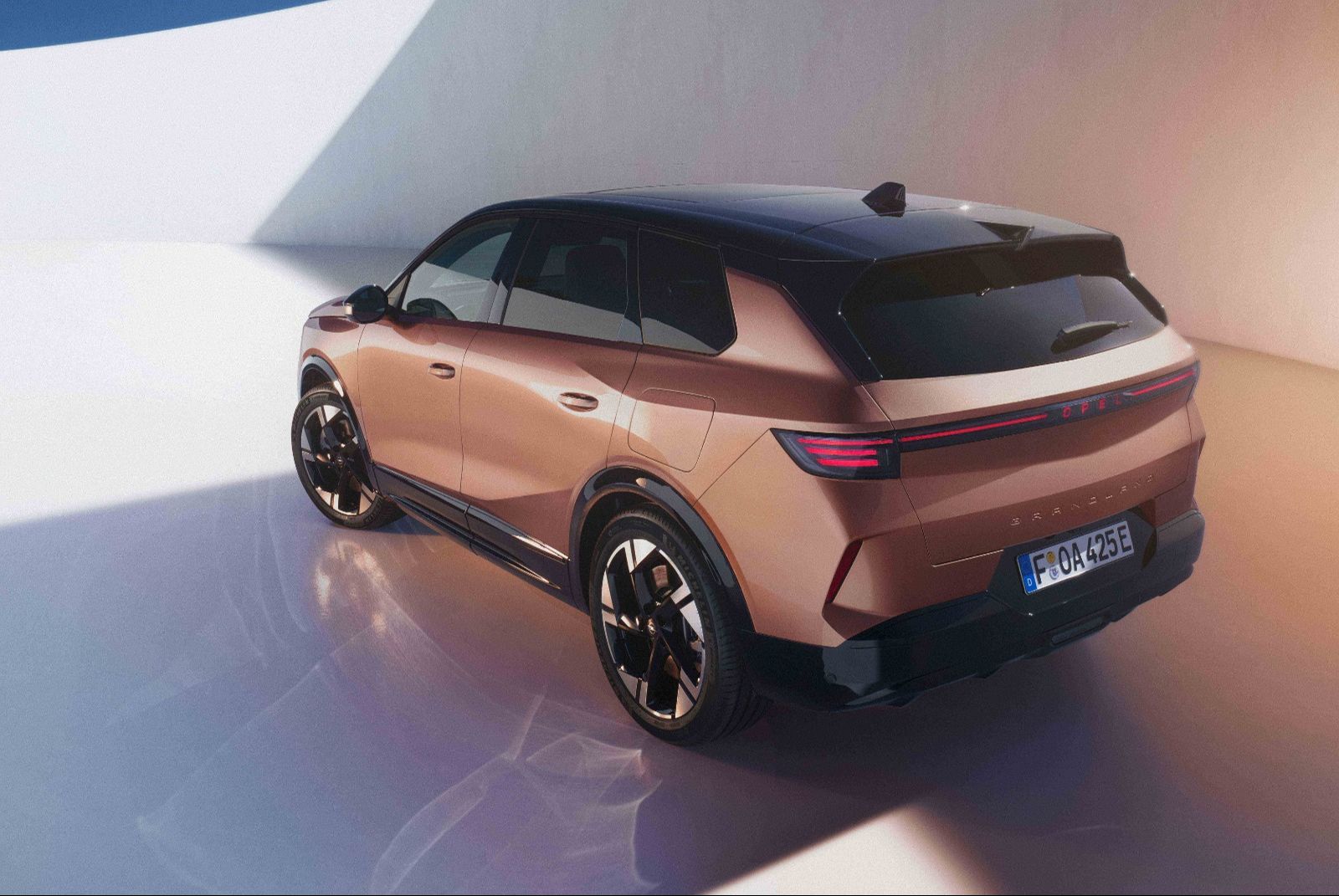 Opel’den yeni bir elektrikli SUV: Grandland - 2. Resim