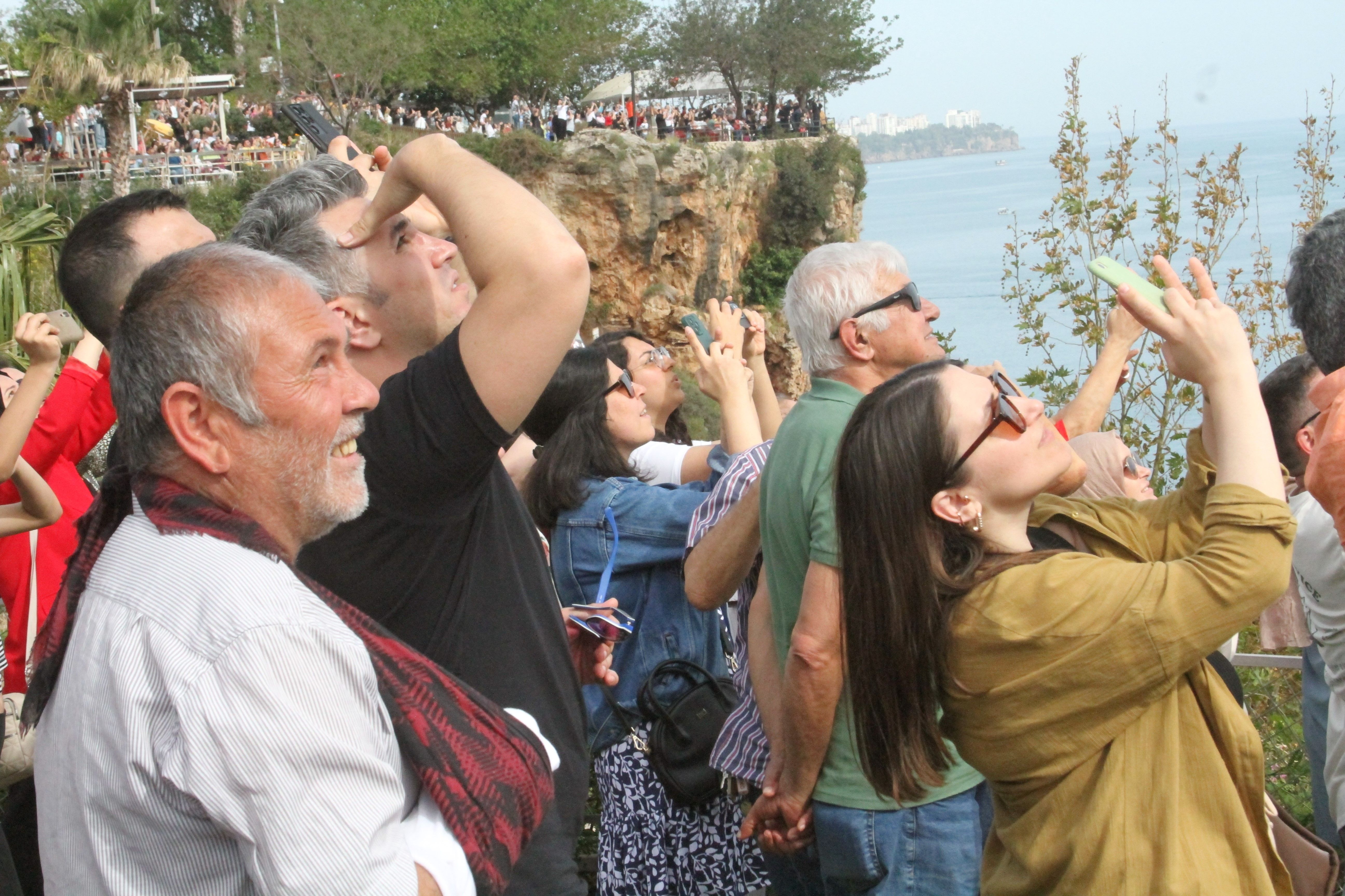 Türk Yıldızları'ndan nefes kesen gösteri! On binler sahillere akın etti - 3. Resim