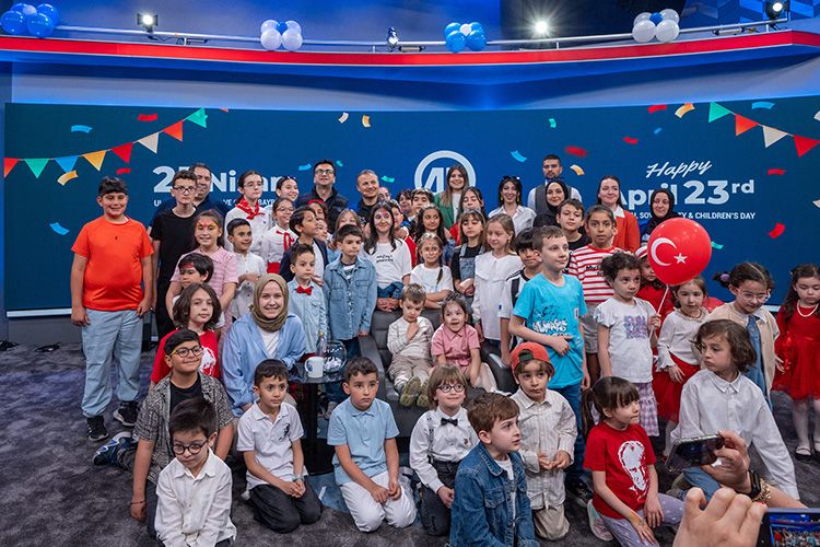 Türkiye'nin ilk astronotu Alper Gezeravcı, Anadolu Ajansı'nda çocuklarla buluştu - 4. Resim